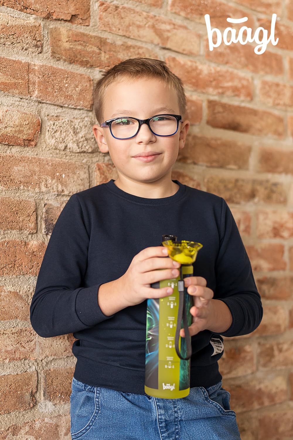 Baagl Kinder Trinkflasche, Auslaufsichere Wasserflasche 700ml, Schule und Sport Flasche für Jungen, Vielseitige und Praktische Flasche mit verschließbarem Deckel (Football Winner)