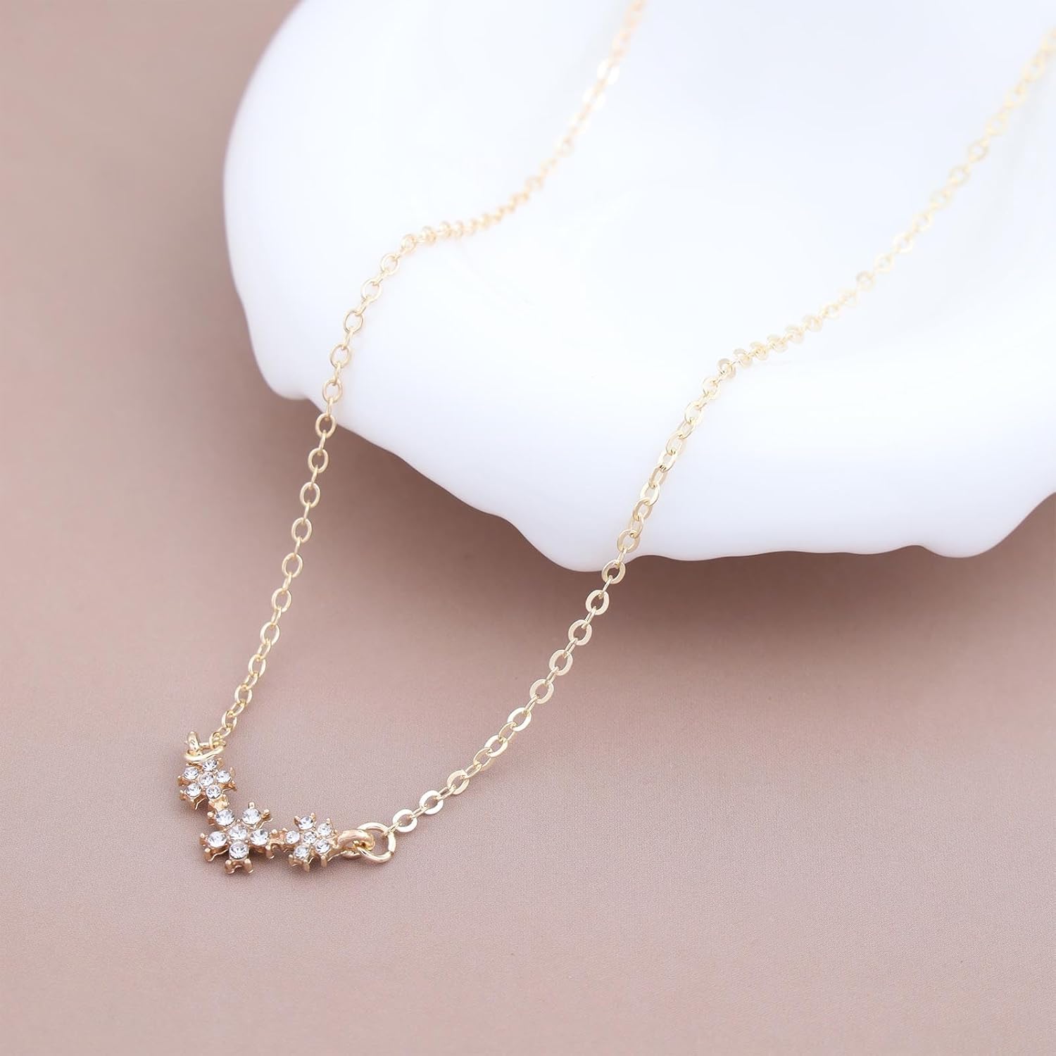 Andelaisi Boho Crystal Flower Necklace Choker Gold Rhinestone Flower Choker Necklace Vintage Flower Pendant Necklace Sparkly Crystal Cz Flower Necklace Jewelry for Women - Image 4