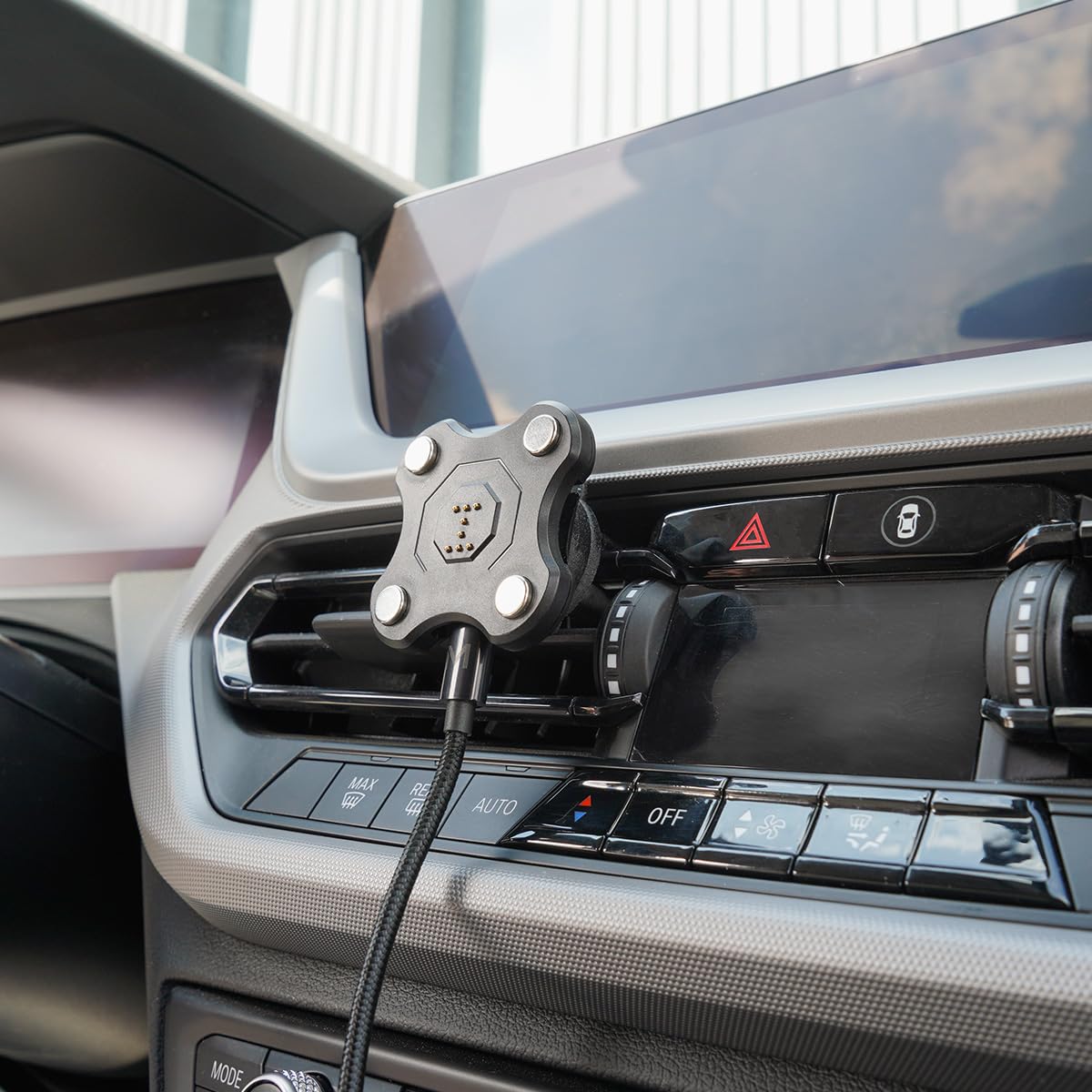 Mobilis Kit Conector/Dongle Magnético Pogo Pin + Soporte de Carga 65 W con Pinza para Coche (Rejilla de Ventilación) - Smartphone & Ordenador Móvil - Energia Mobile