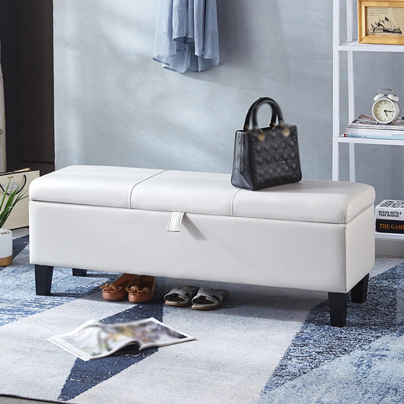Banc de rangement en simili cuir chic et gain de place pour chambre et entrée