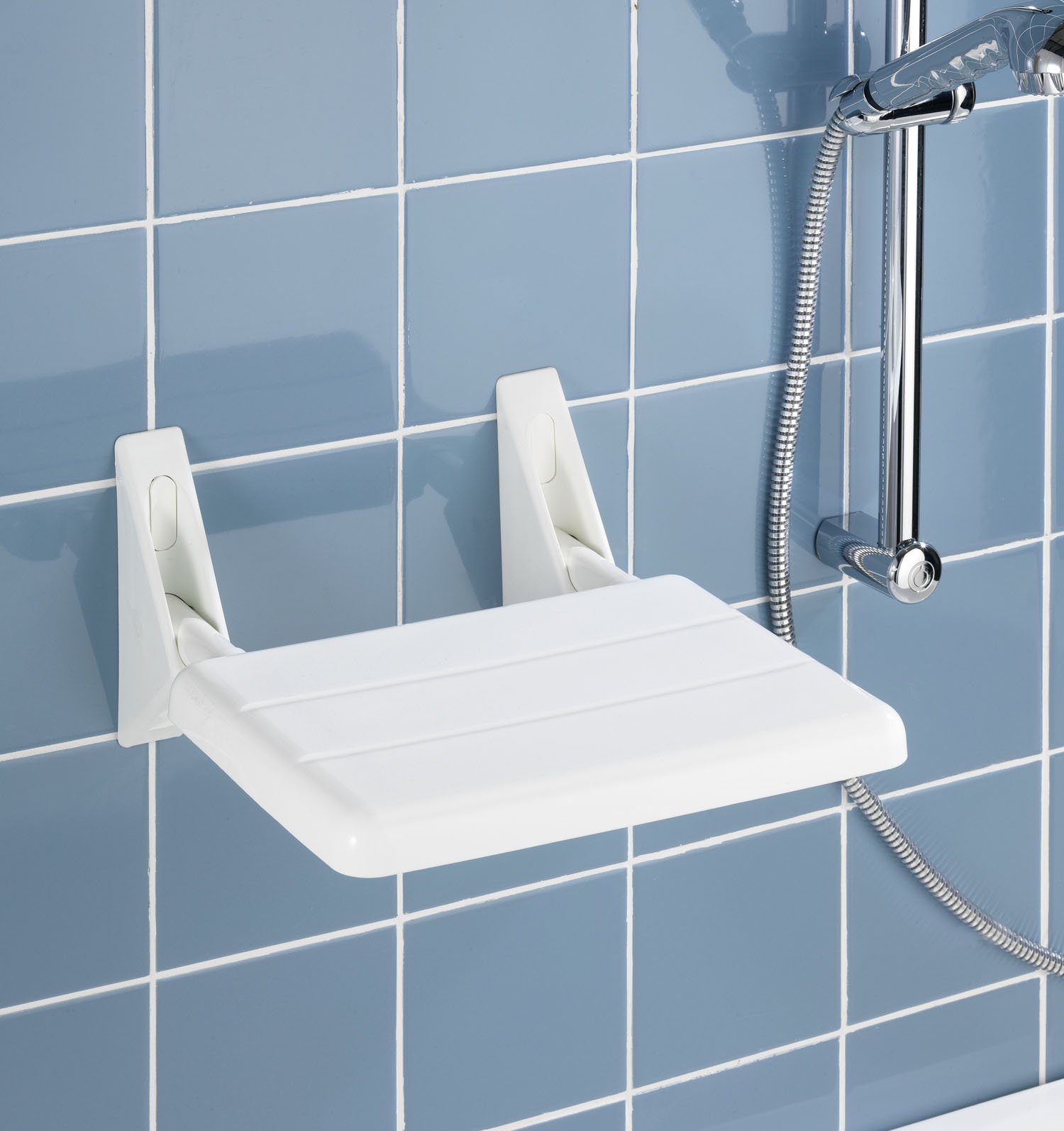 Wenko 17937100 Secura, Sedile per doccia pieghevole in plastica, Bianco, 32 x 19 x 36 cm