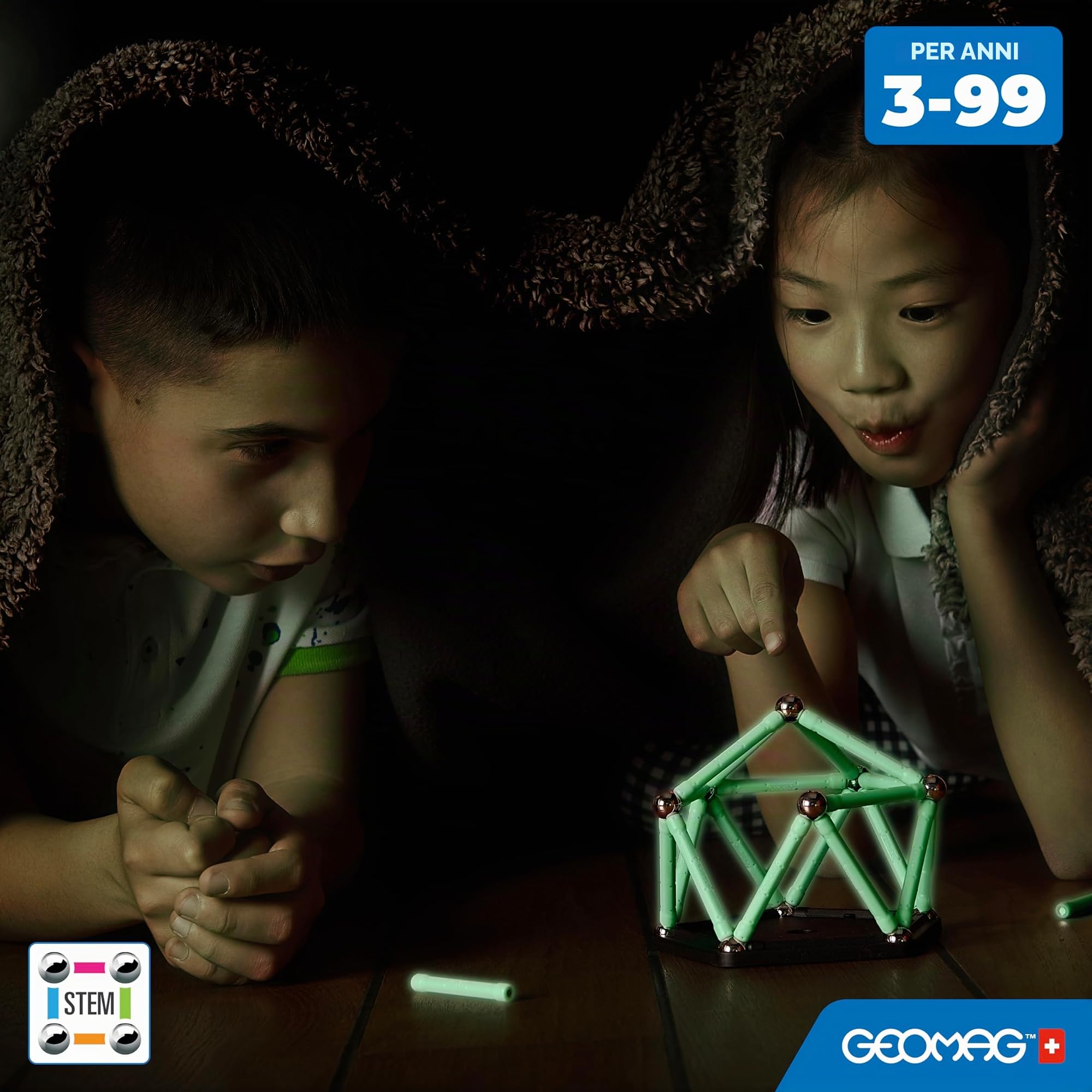 Geomag, Glow Recycled, Costruzioni Magnetiche Effetto Glow, Barrette Magnetiche che si Illuminano al Buio, Confezione da 142 Pezzi, Plastica 100% Riciclata
