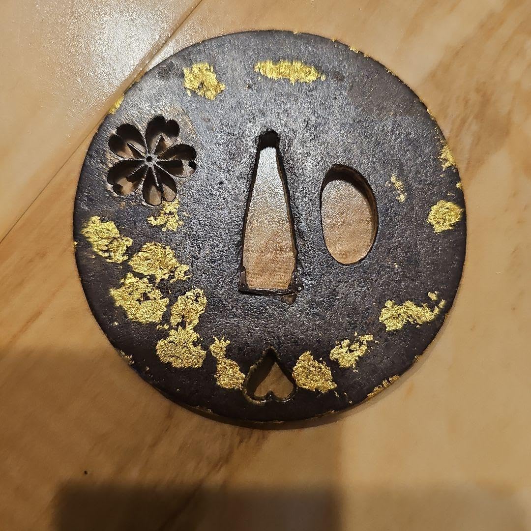 鉄地丸型梅透図鍔 金工鍔 縦76mm橫75mm厚さ