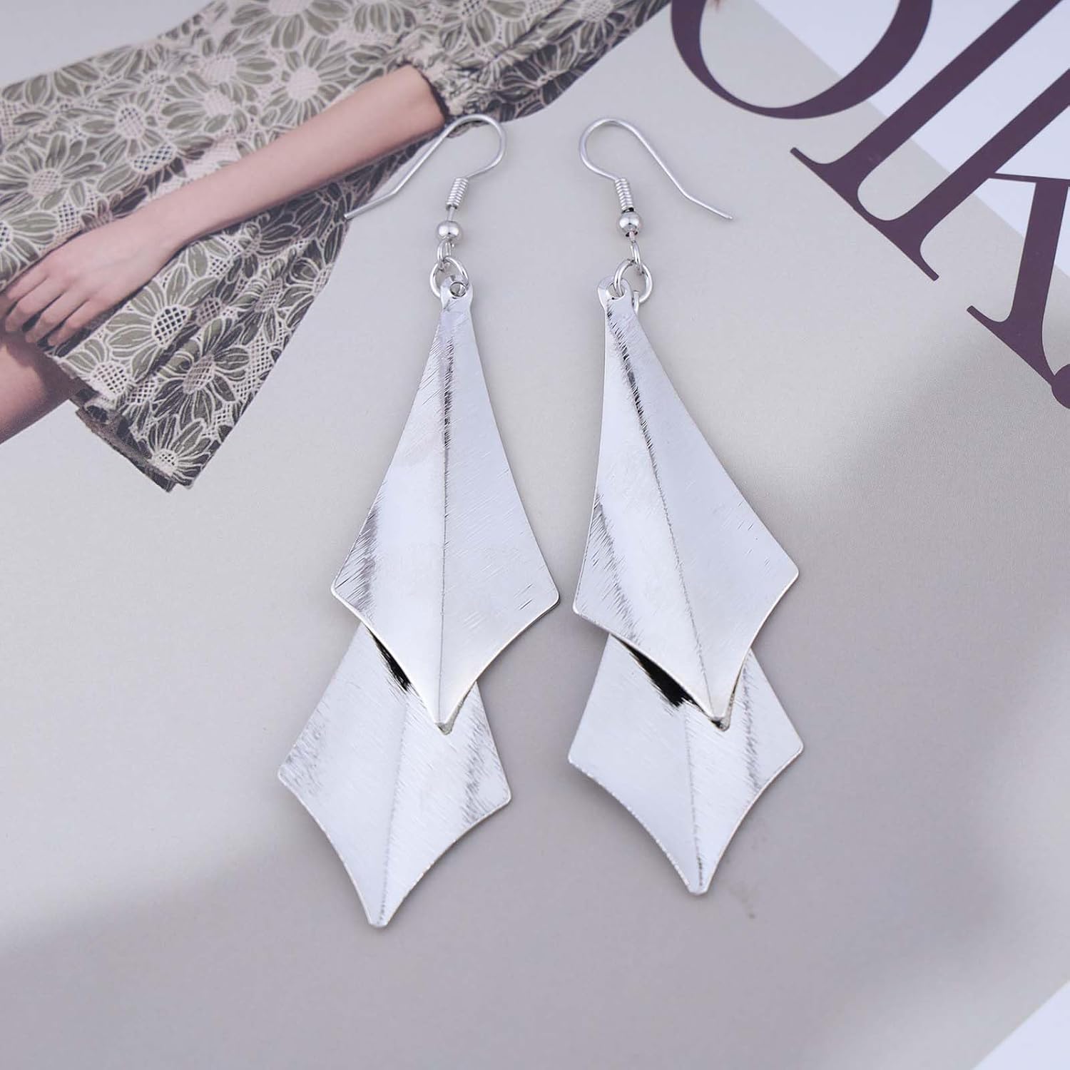 Andelaisi Boho Leaf Dangle Earrings Vintage Metal Leaf Earrings Gold Double Leaf Drop Earrings Super Lightweight Leaf Metal Earrings Jewelry for Women and Girls - Image 5