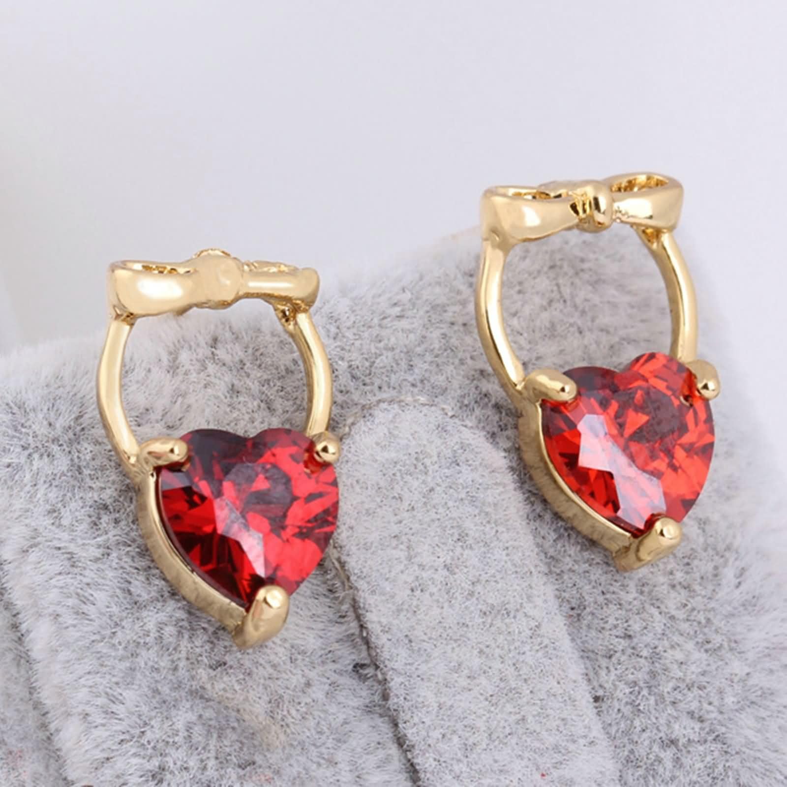 Damen Ohrringe 9K / 14K / 18 Karat Gelbgold, Schleife und Herz mit Moissanit, Damenohrringe Gold Stecker