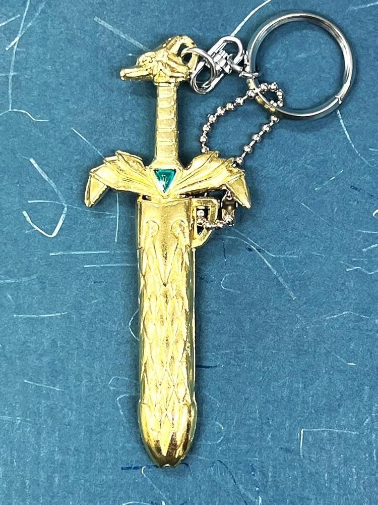 Amazon.co.jp: サヤ付龍剣キーホルダー 【金】 : ファッション