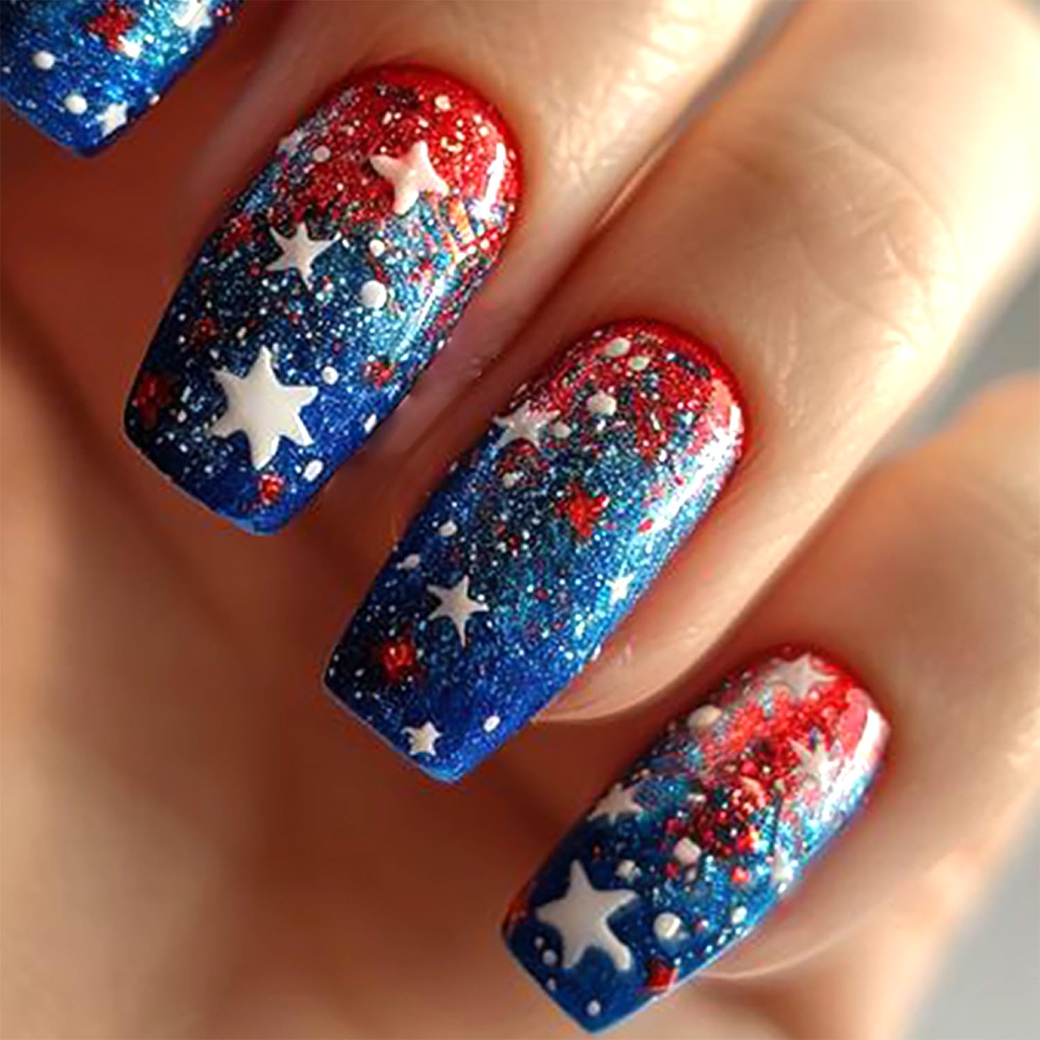 Independence Day False Nails 4th of July Press on Nails Glossy Medium Coffin Glue on Nail With Star Gradient Full Cover Artificial False Nail Reusable