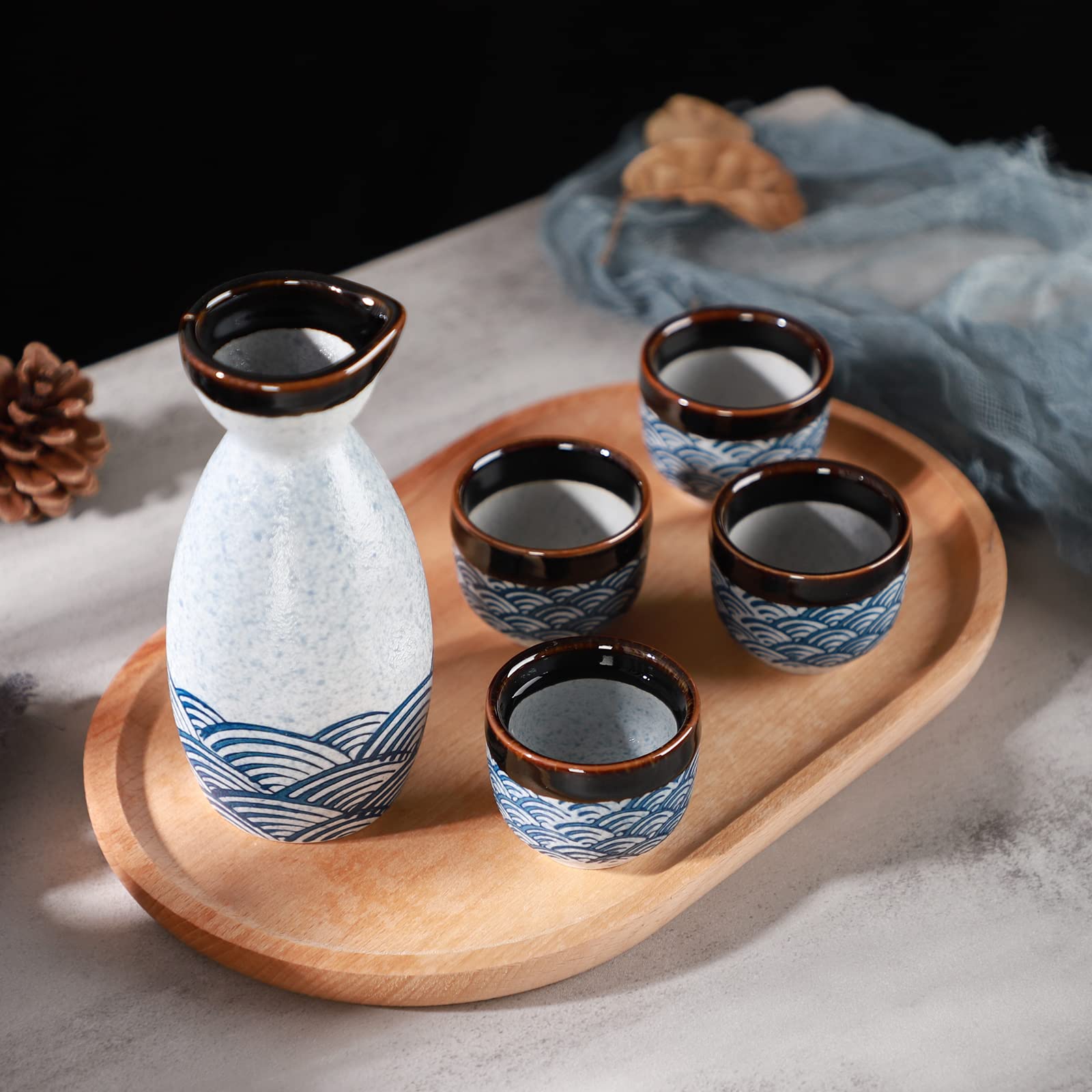 Ensemble de saké liquide japonais avec tasse à saké pot à vin en porcelaine pour chauffe-eau (1 pot à saké 4 tasses à saké)