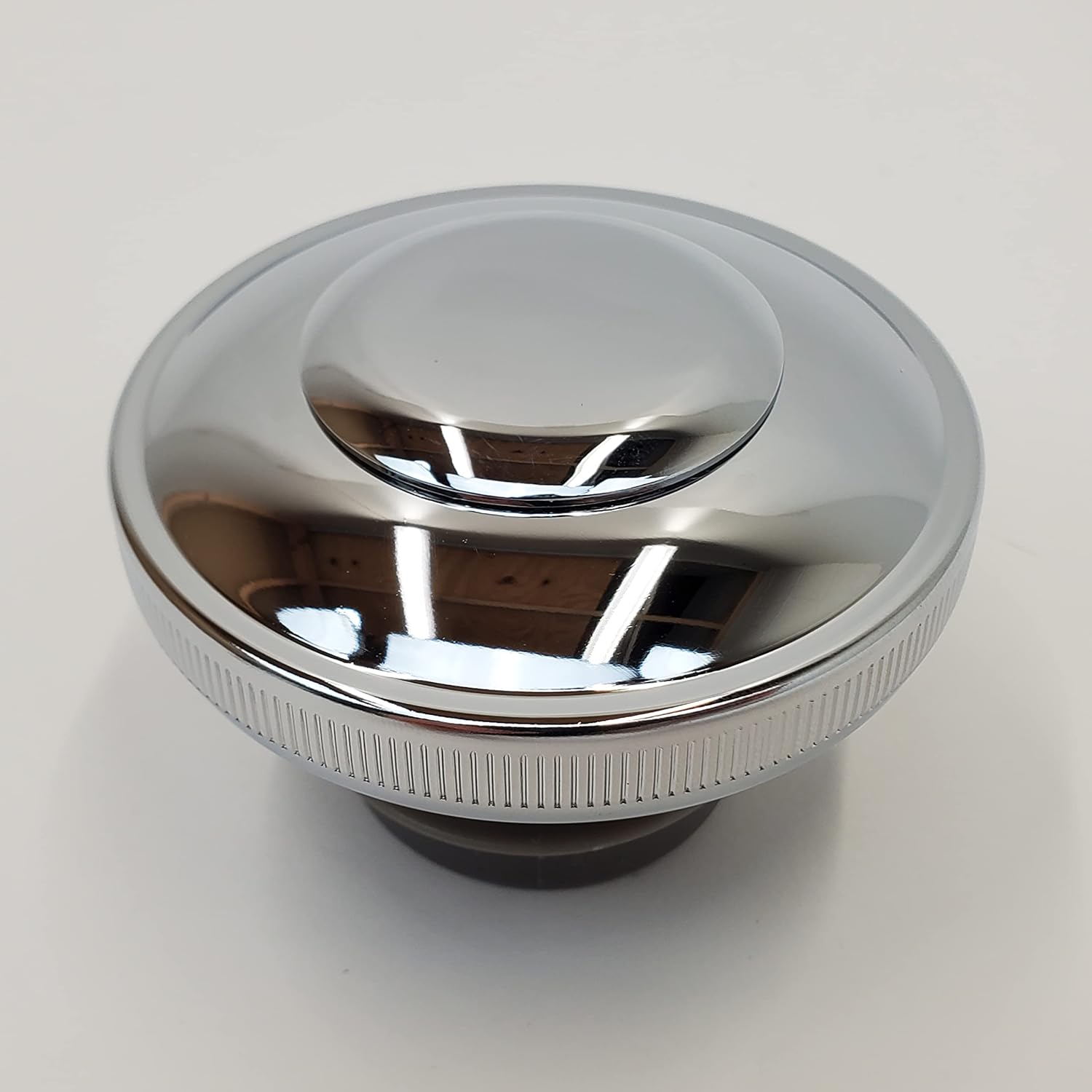 Chrome Locking Gas Cap for 1996-2026 Harley Road King, Softail, Dyna, FXR & 1996-2022 Sportster Models (Except RH) - Right Hand Thread VENTED with 2 Keys - Does NOT Fit Models with Dash or Fuel Door