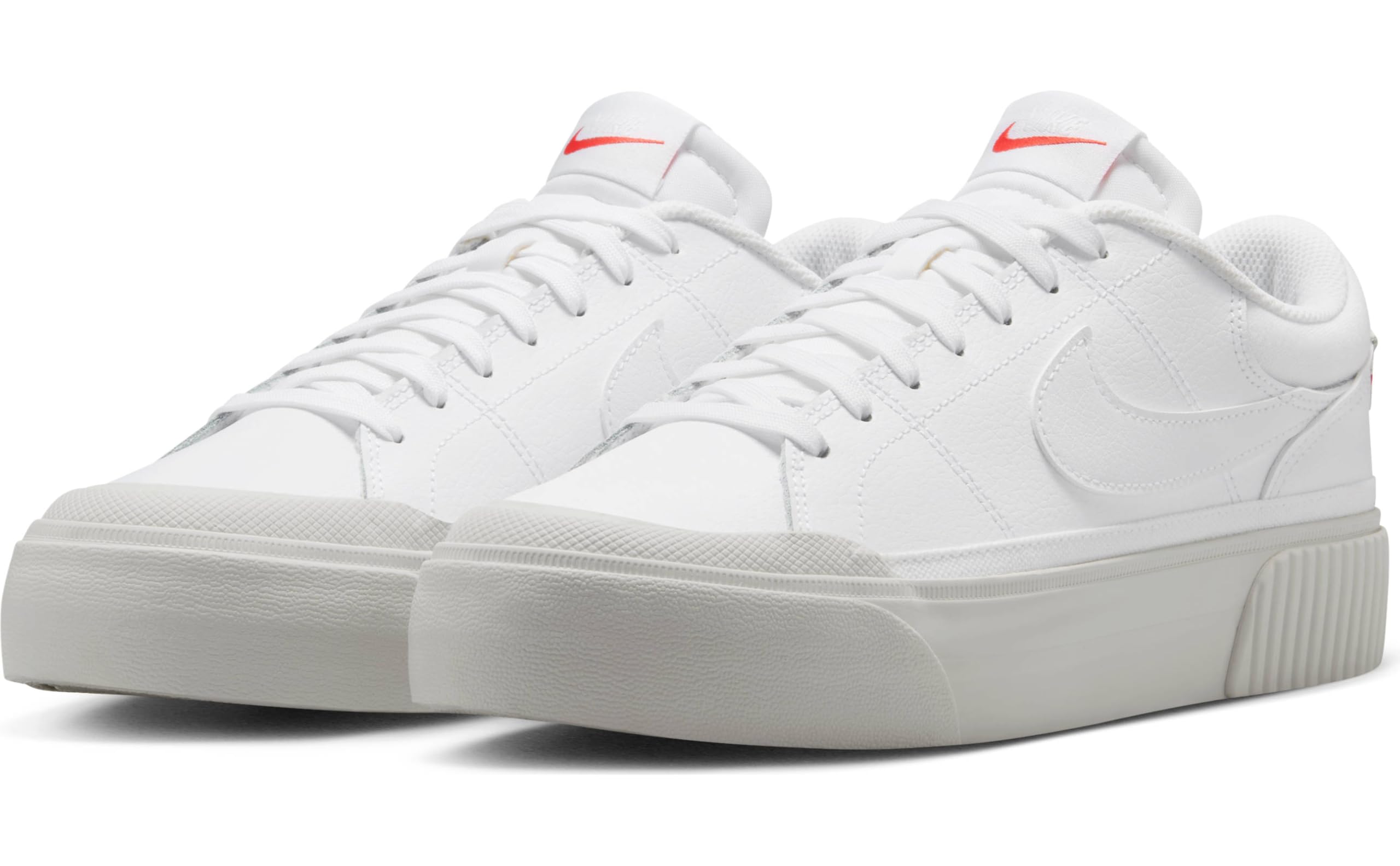 NIKE Women's Sneaker