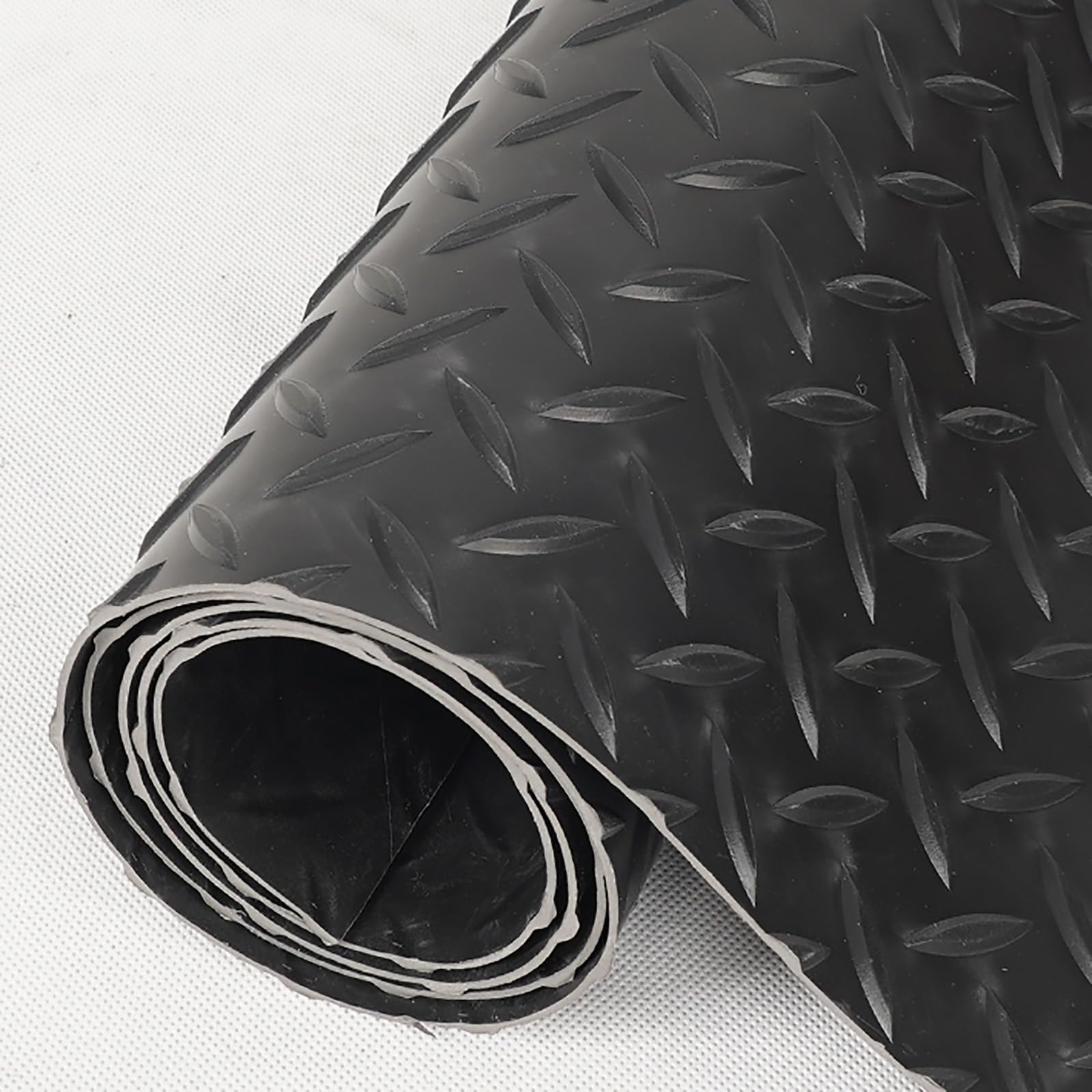 FVTVHEV Rubber Garage Floor Mats Anti-Slip Diamond Plate Rubber Mat 1.5mm thick Vibration and sound insulation Checker Plate Matting Easy to clean Cutable Suitable for indoor/outdoor use(Black,0.6x1m)
