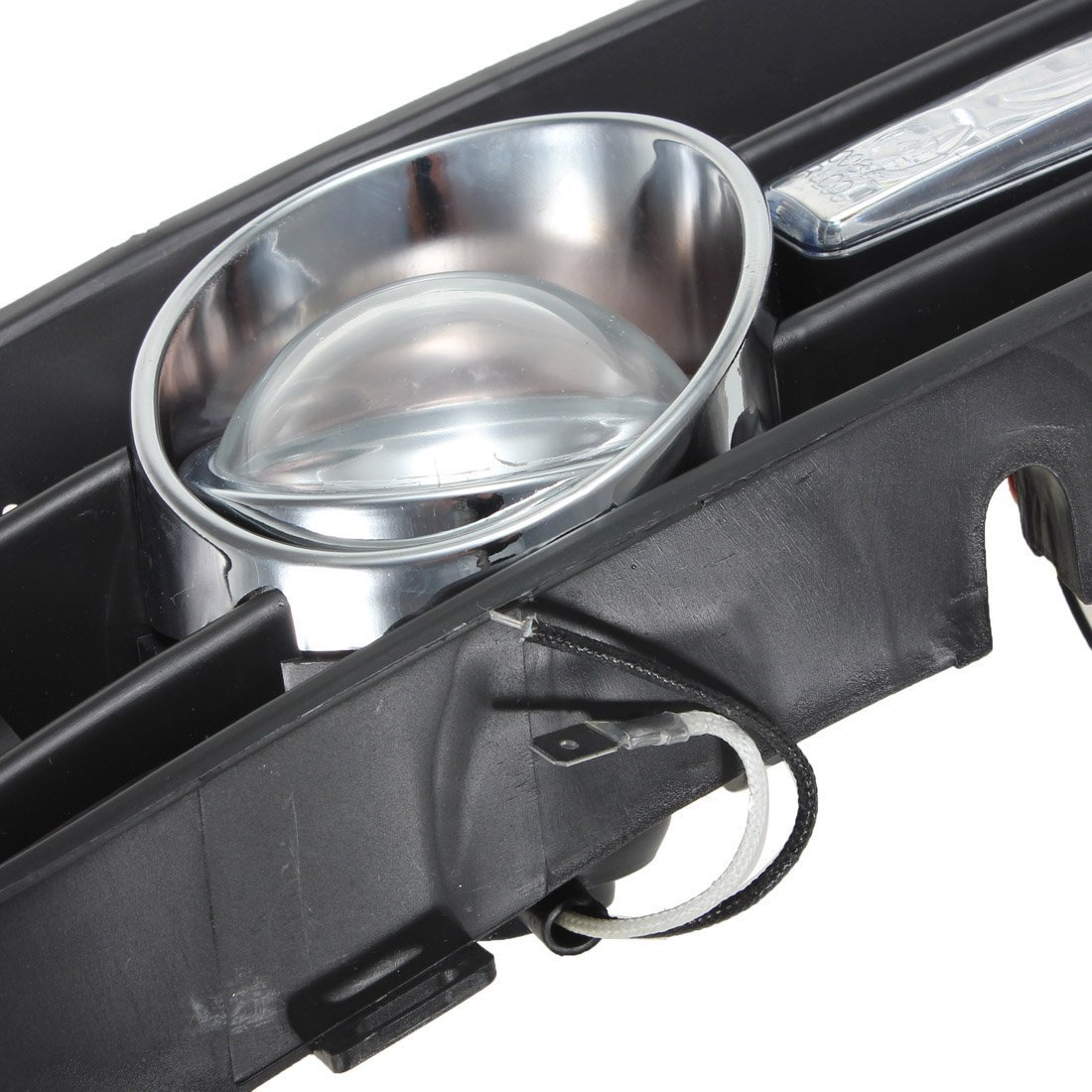 griglia con lampada fendinebbia e lampada LED di marcia diurna