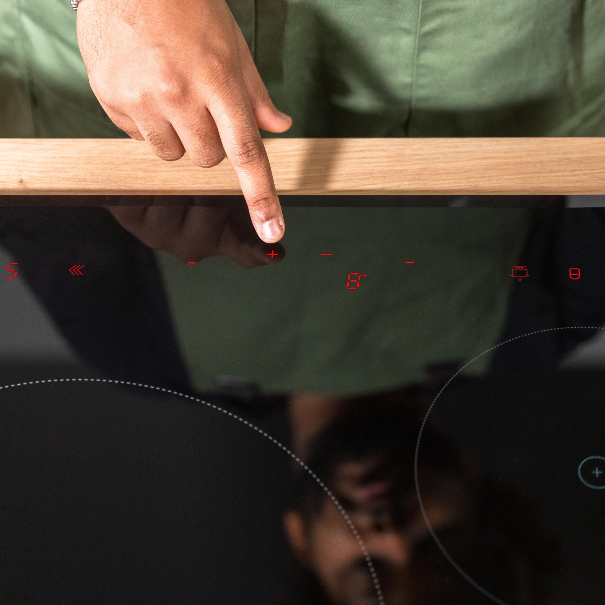 Cecotec Piano Cottura a Induzione 3 Fuochi Bolero Squad I 3600 Dotato di 3 Zone 1 Extra Grande Da 32 cm, 9 Livelli di Potenza, Controllo Tattile Invisibile, Timer Individuale e Sicurezza Kid Lock
