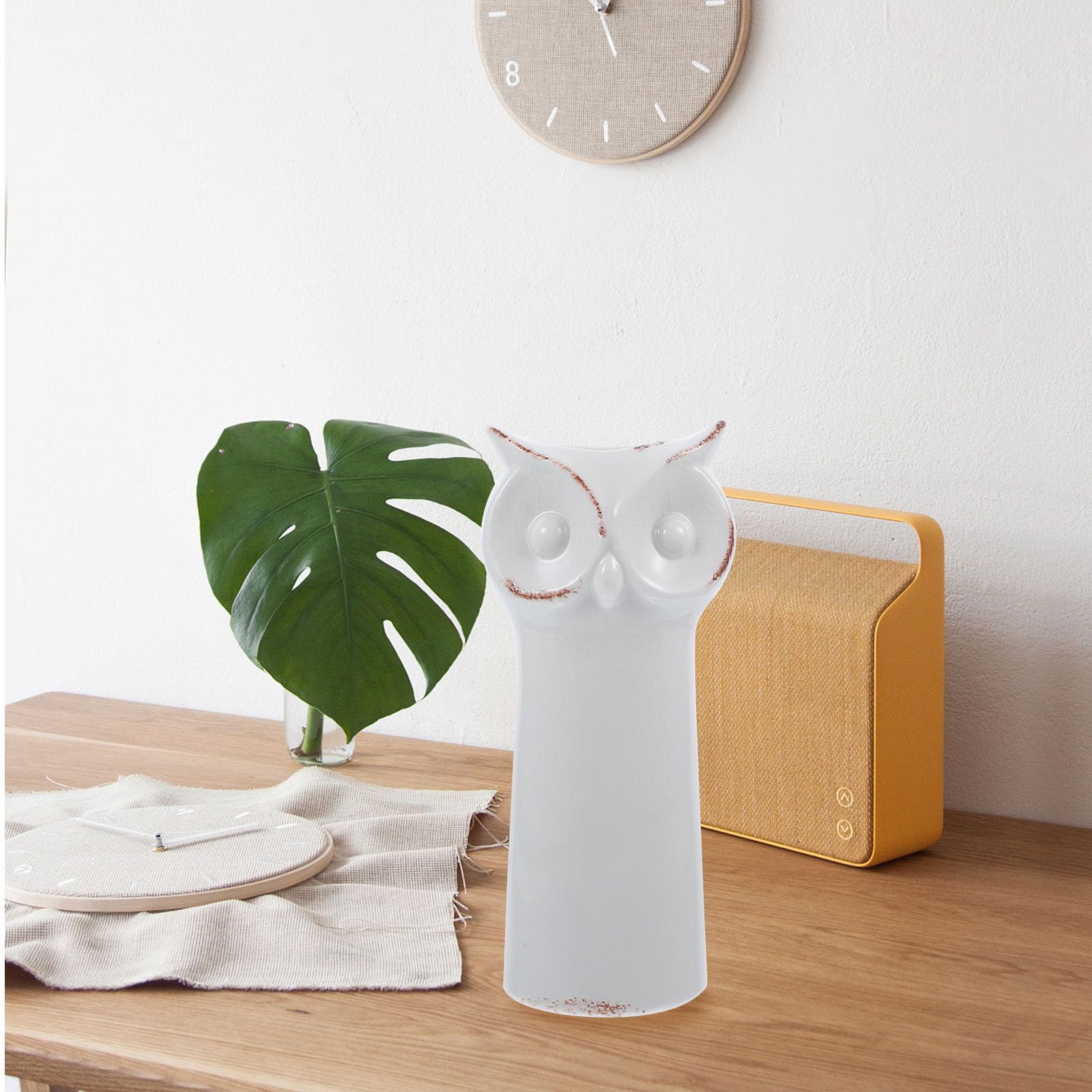 Nordische Keramikvase in Eulenform aus Weißer Keramik mit Einzigartigem Design