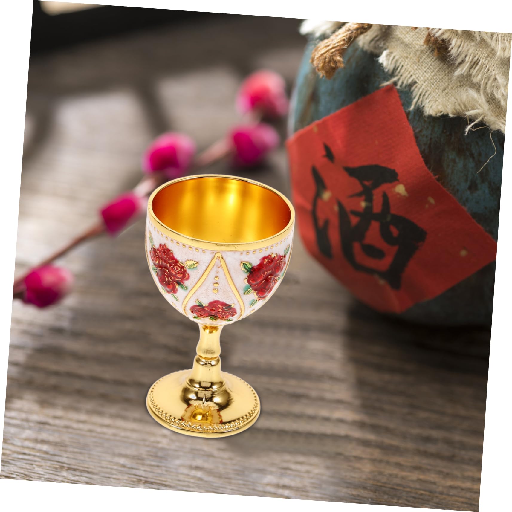 Unomor White Wine Glass Martini Wine Decor European Wine Cup Wine Chalice Gold Decor Small Wedding Goblet Wine Cup for Festival European Goblet Wine Drinking Goblet Cocktail Garnish Metal