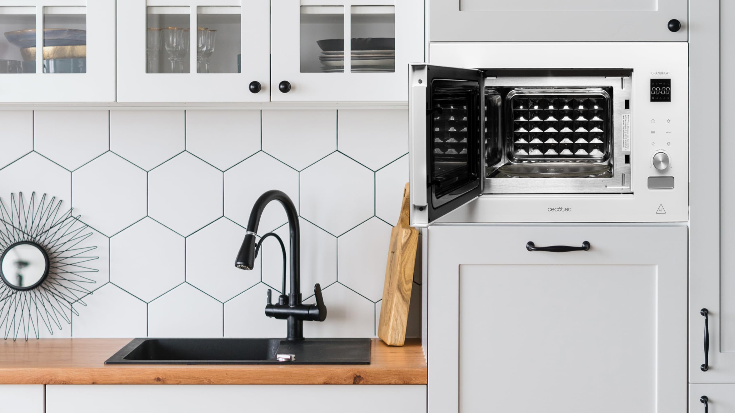 Cecotec Micro-Ondes Encastrable avec Grill Grandheat 2090 Encastrable Touch White, 1200 W, 21 Litre, Numérique, Tactile, Tactile, 8 Fonctions, Minuterie, Intérieur Revêtu de Céramique, Blanc
