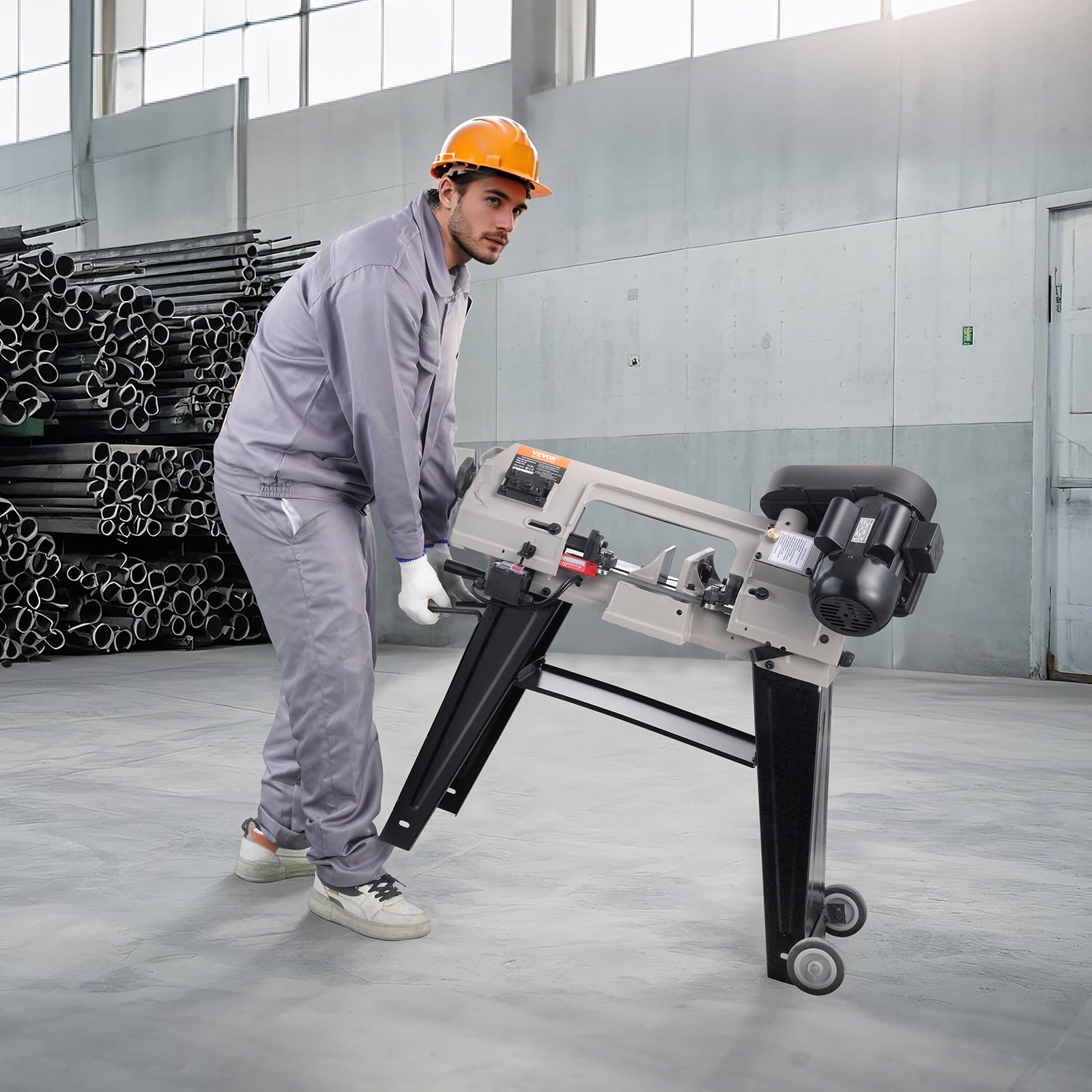VEVOR Sierra de Cinta Horizontal Portátil 86 x 41 x 135 cm para Corte Horizontal y Vertical de Metal con Motor de 550 W, Ajuste de Ángulo de 0 a 45°, Velocidad Variable, para Metal, Madera y Plástico