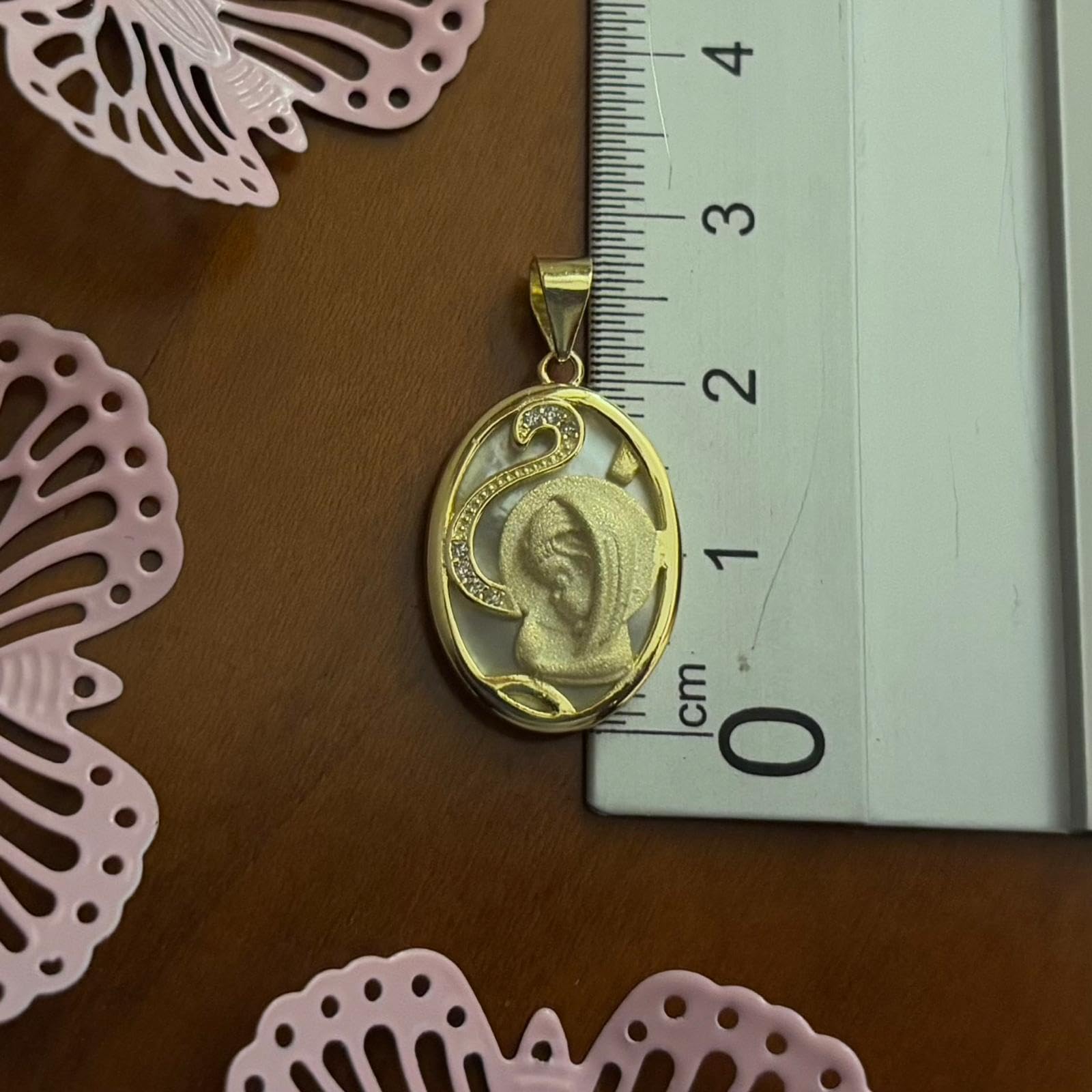 Medalla ovalada Virgen Niña de Plata dorada lisa y matizada con Nácar y Circonitas