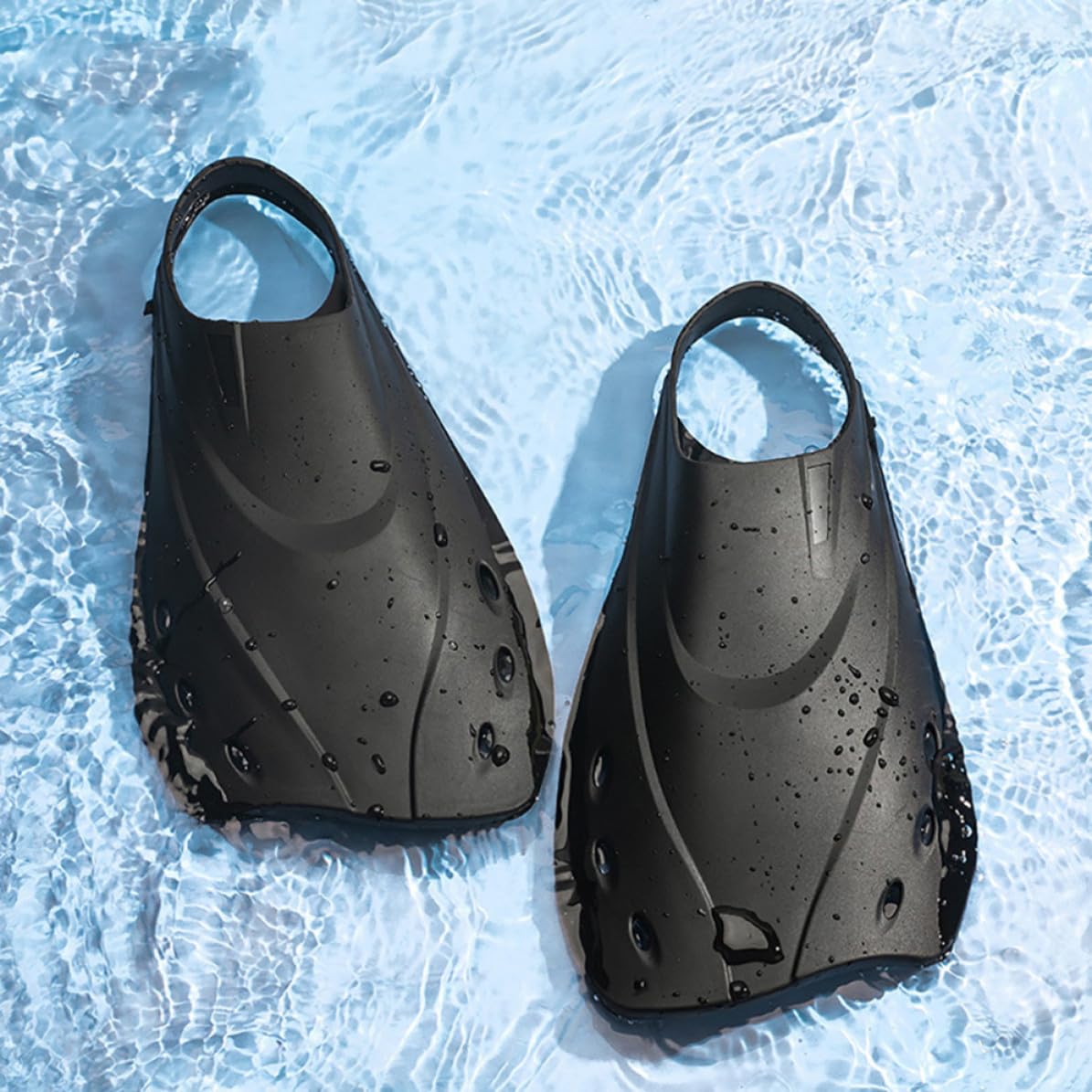 Pinne Corte Regolabili da Nuoto e Snorkeling, Divaricatore | Festa Estiva, Nero, Materiale Leggero Portatile, per Piscina e Mare, Non Facile da Deformare