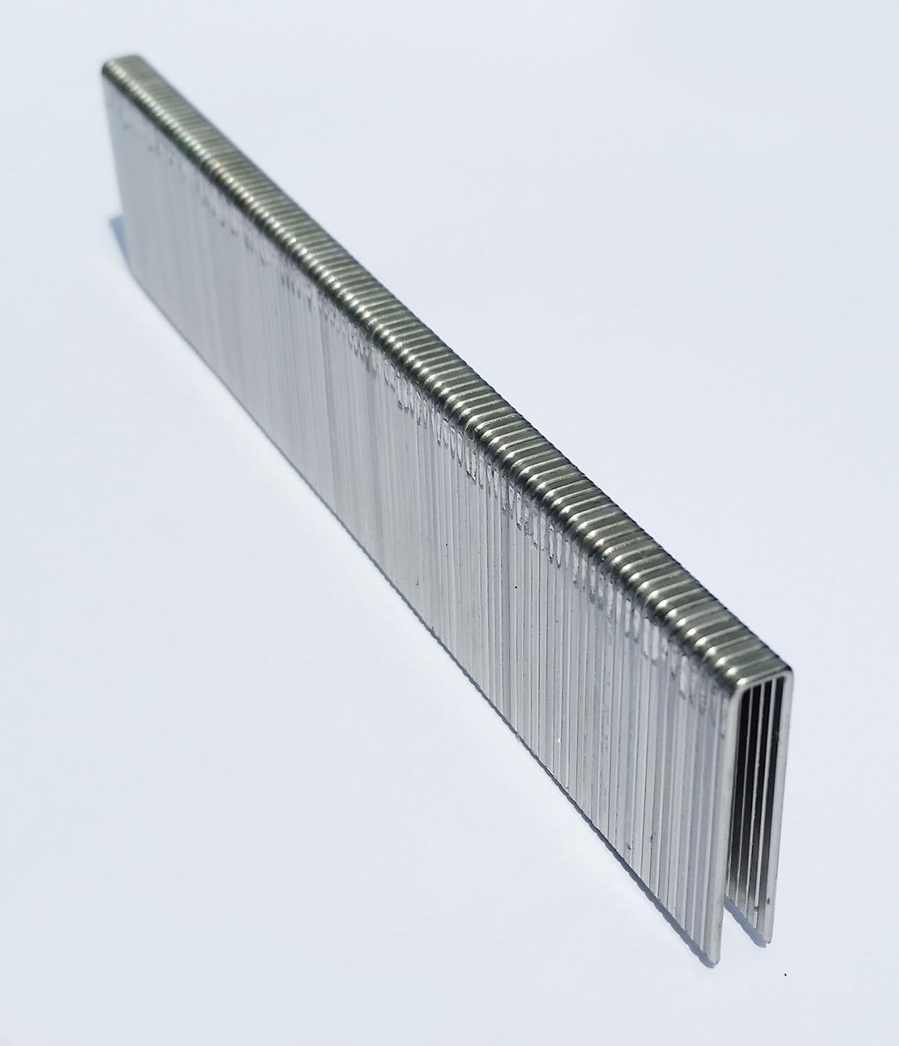 L13SS 1" Leg x 1/4" Stainless Steel Narrow Crown Staples, 1000 Count