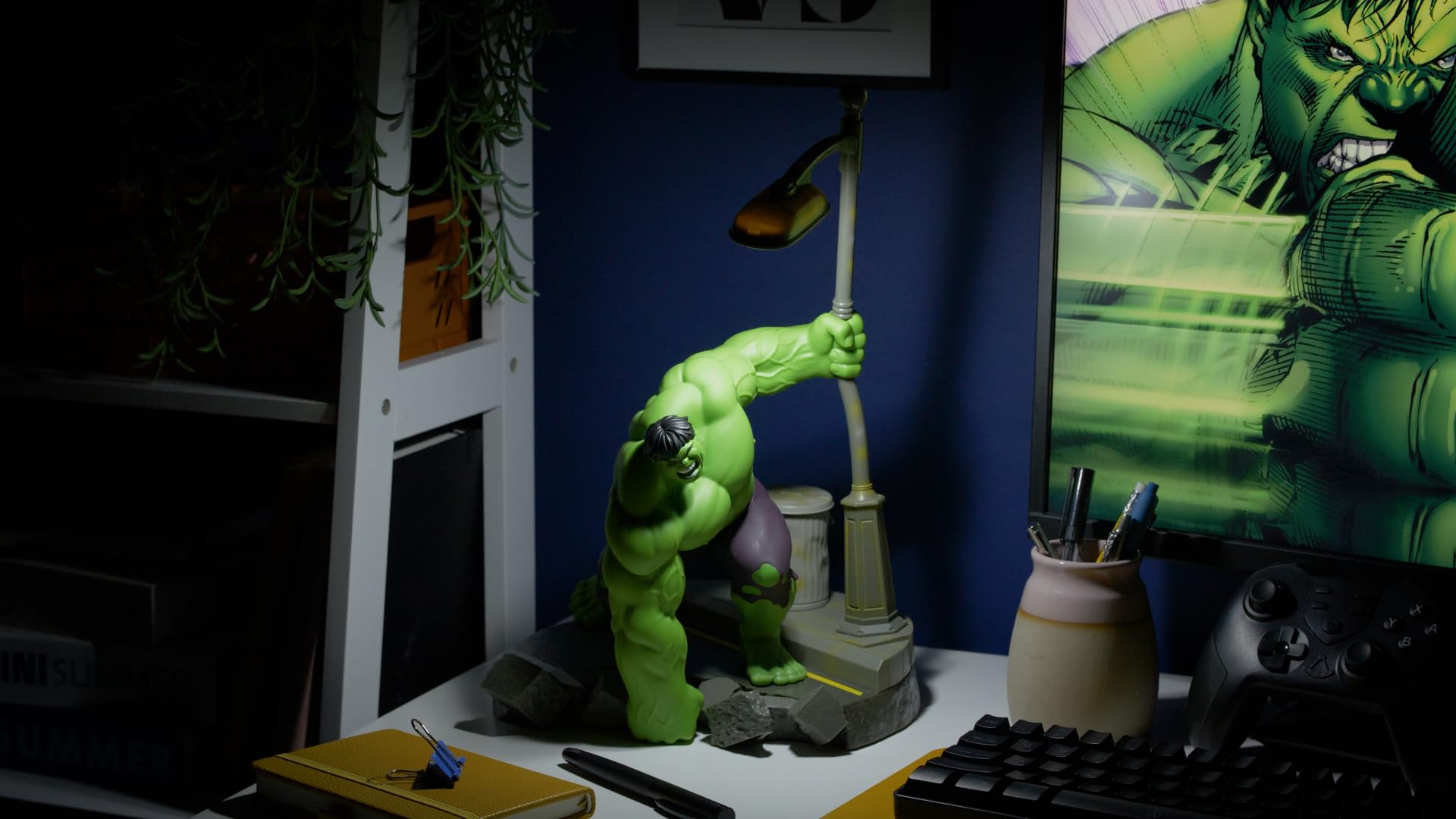 Paladone Hulk Diorama Lamp, Officially Licensed Marvel Product