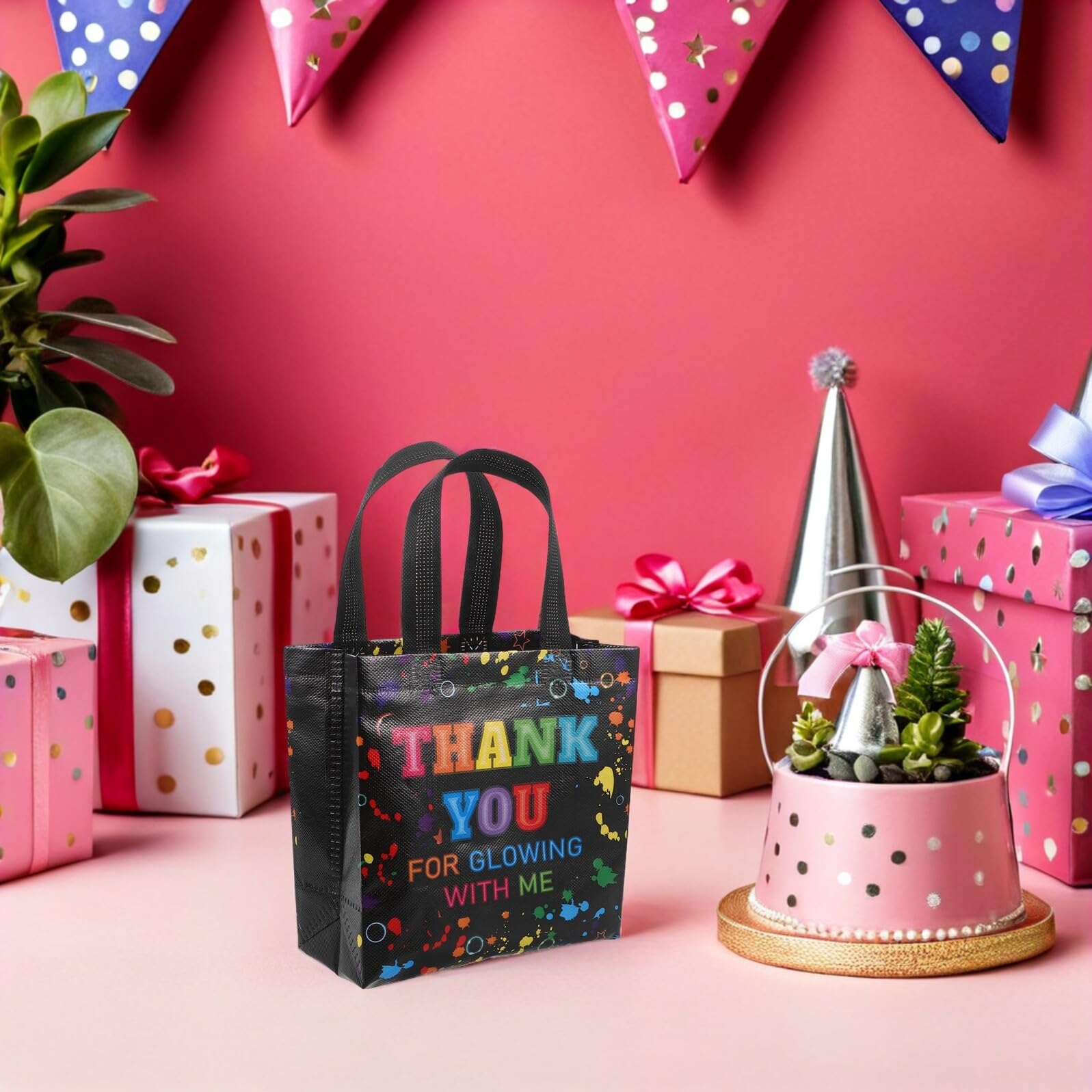 GARIOUANS 30 Piezas Bolsas de Obsequio No Tejidas para Fiestas de Cumpleaños con Asas, 30 Unidades, Diseño con Dibujos Animados, Reutilizables y Resistentes para Dulces y Recuerdos en