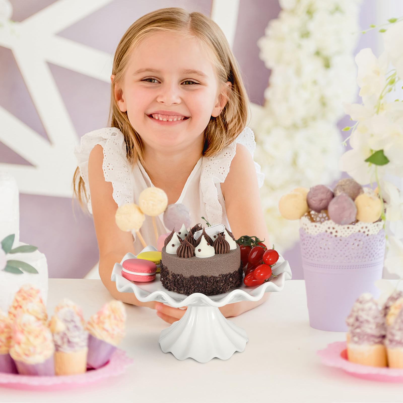 Eleganter und Stabilem Fuß mit Wellenförmigem Rand aus Weißer Keramik Tortenständer Multifunktionaler Kuchenständer für Hochzeiten Partys und Dessertpräsentationen Am Esstisch