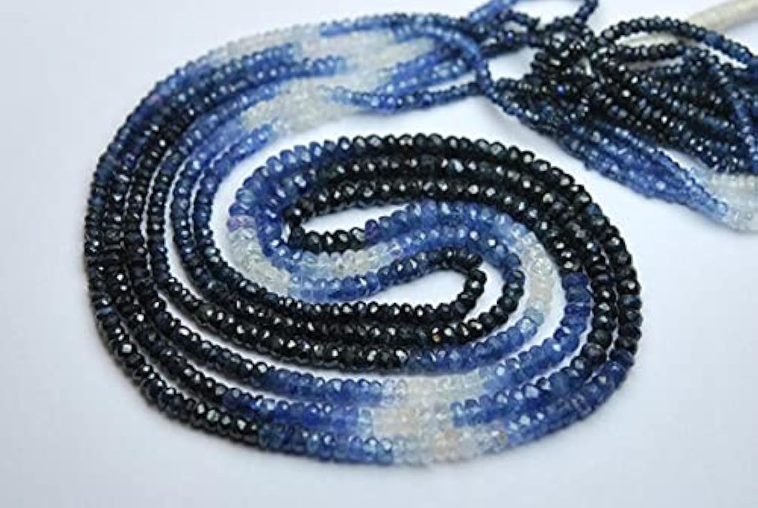 Saphir bleu naturel en fil de perles facettées pour un bijou bohème chic au quotidien