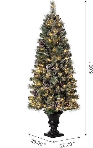 Miniatura 3 de Glitzhome Árbol de Navidad de 5 pies, árbol de entrada de abeto flocado preiluminado con 150 luces LED, bayas rojas en base de urna para puerta