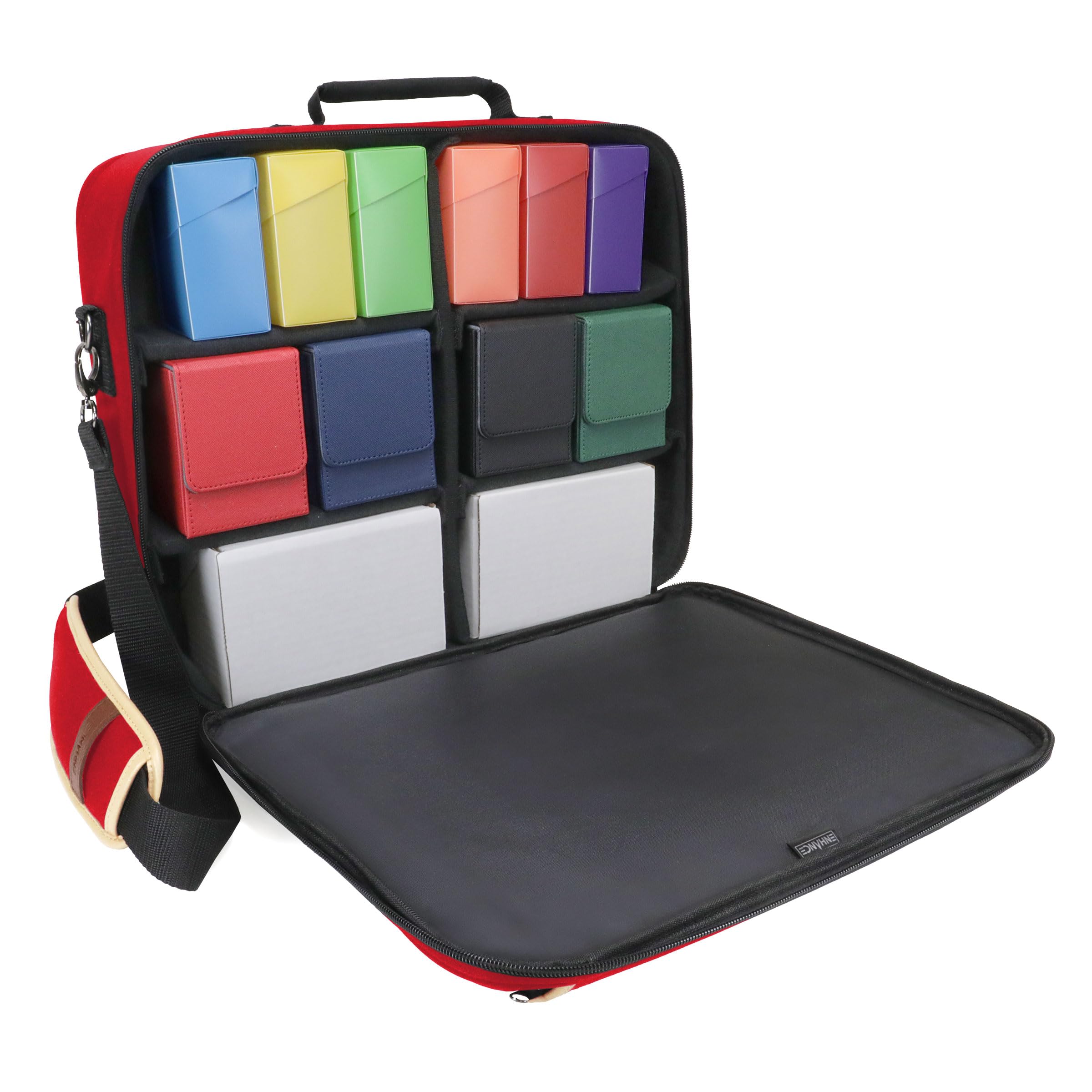 ENHANCE Borsa TCG Designer Edition - Borsa a Tracolla MTG con Divisori Regolabili e Tasca per Accessori per Porta Mazzi, Dadi e Carte | Compatibile con Magic The Gathering, Pokémon, Lorcana (Rosso)