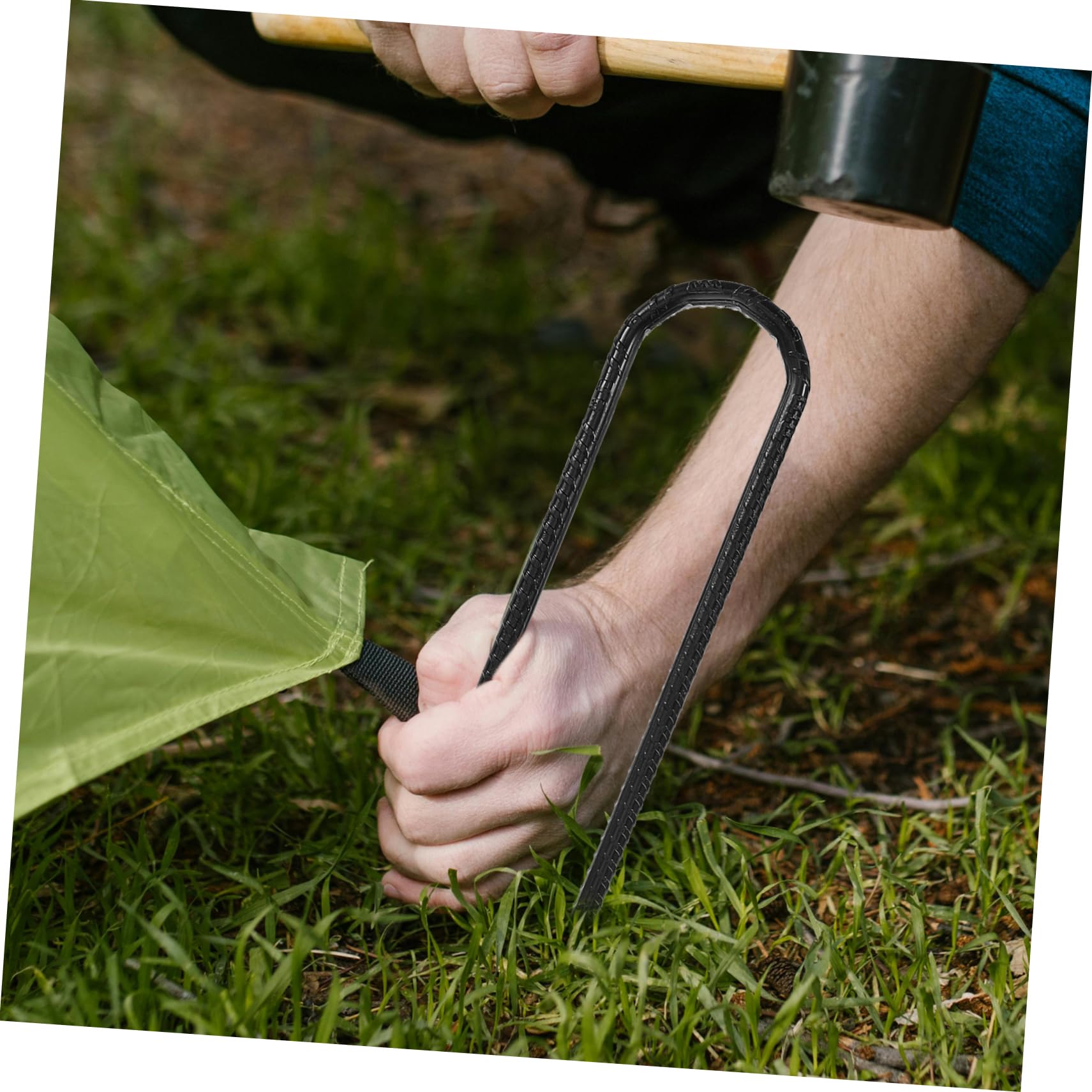 Piquets D’ancrage au Sol en Acier Noir 4 Pcs pour Tente | Usage Camping et Projets Extérieurs, Pointe Affûtée, Installation Facile, Lot de 4 Pièces