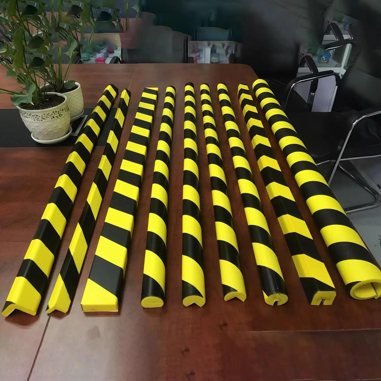 XPLKQXE Protector De Bordes De Alta Visibilidad, Protector De Parachoques De Espuma Amarillo Y Negro, Acolchado Protector Autoadhesivo para Bordes Afilados, Marcos(Black+Yellow-L-120x8x3X1cm,3pcs)