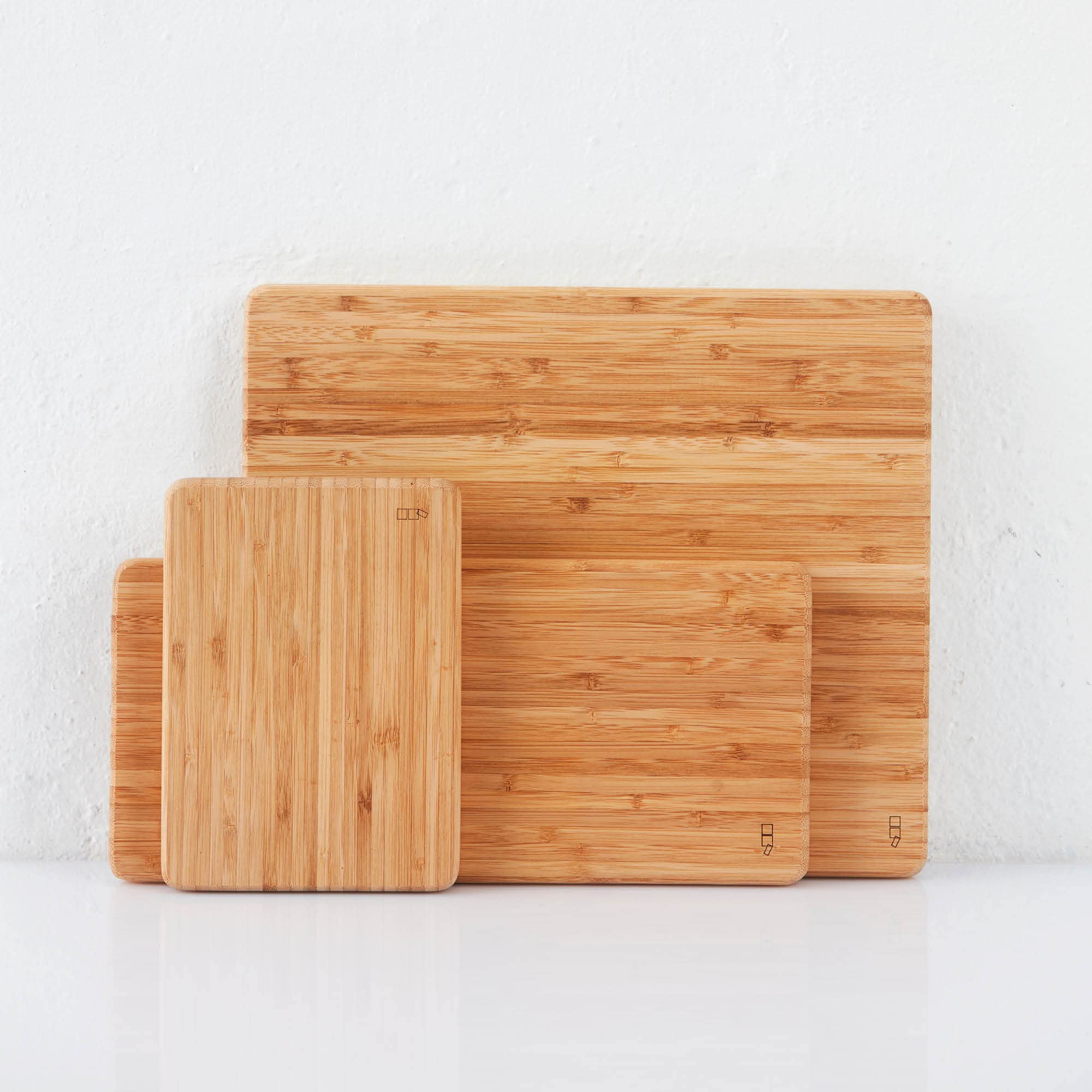 Planche à découper épaisse avec rigole en bambou et trou HxlxP: 2 x 40 x 30 cm, nature