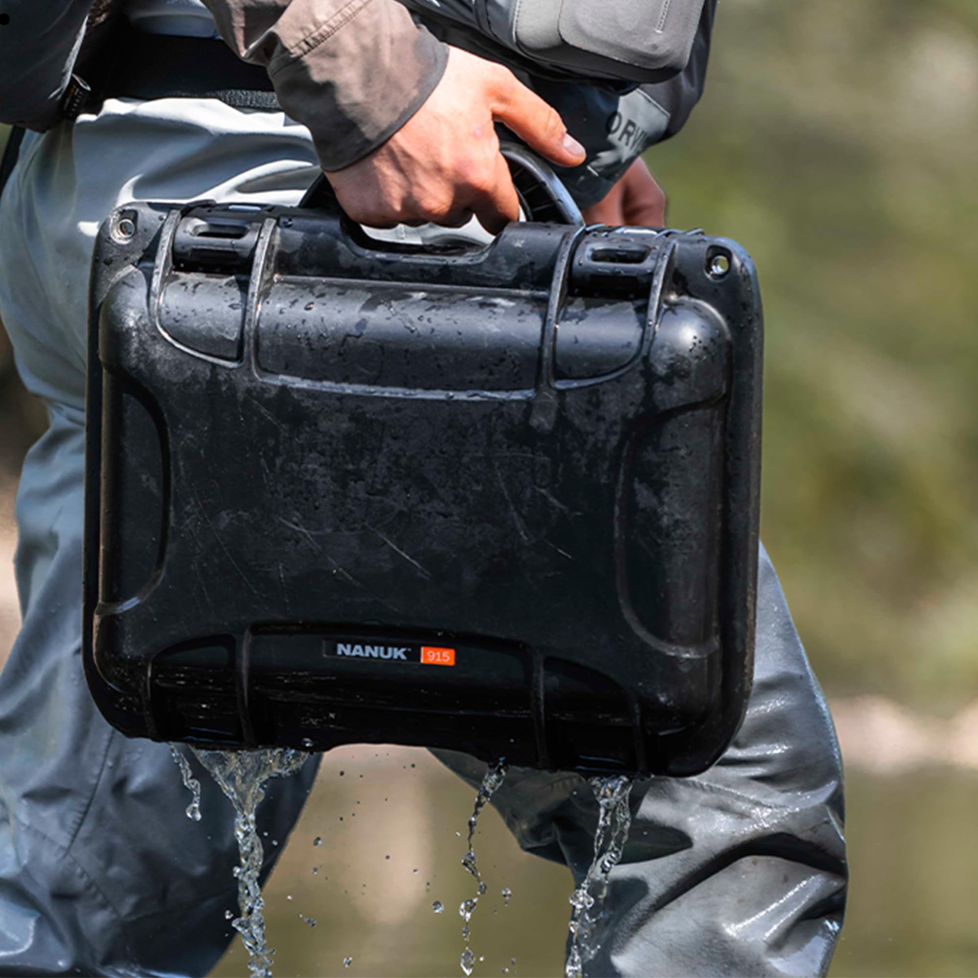 NANUK 915 Pro Photo Kit – Leichter, wasserdichter Schutzkoffer mit gepolsterten Trennwänden und 2 Deckelaufteilern (40,1 x 30,7 x 17,3 cm) – Staubdicht und stoßfest (Schwarz)