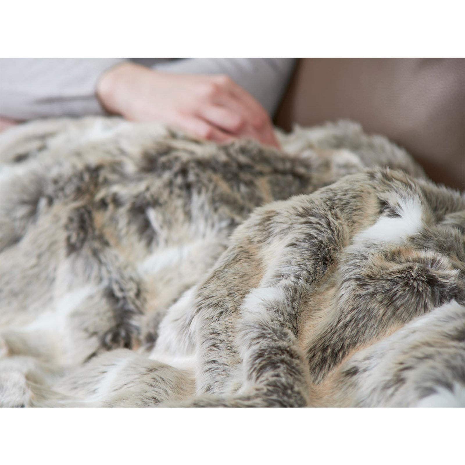 Dreamland Relaxwell 16232 Intelliheat Luxury Heated Faux Fur Throw in  Alaskan Husky : Amazon.co.uk: Health u0026 Personal Care