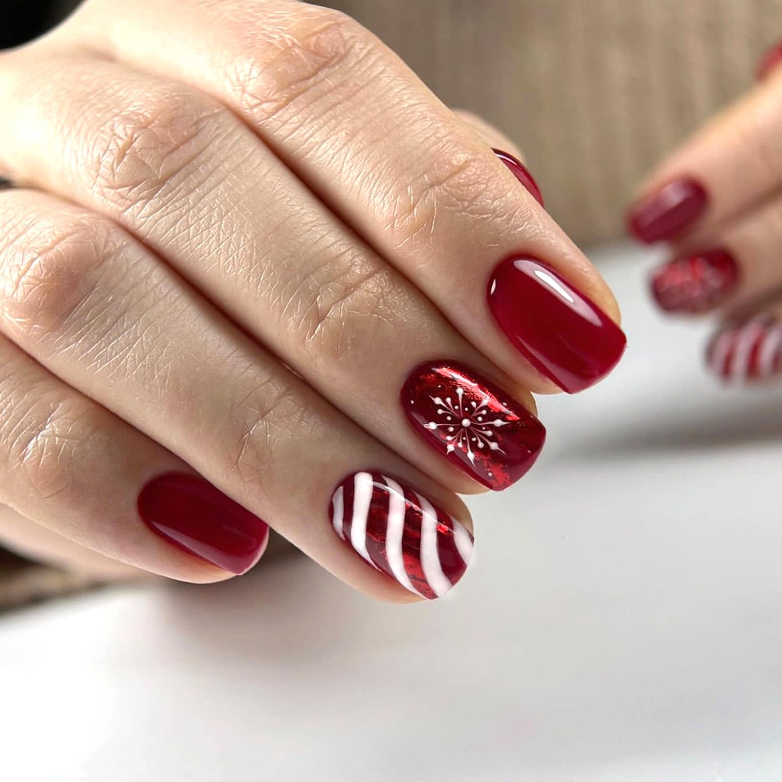24Pcs Christmas Red Press on Nails Short Square Fake Nails White Snowflake Candy Stripes Design Glue on Nails Glossy Acrylic Nails Cute False Nails