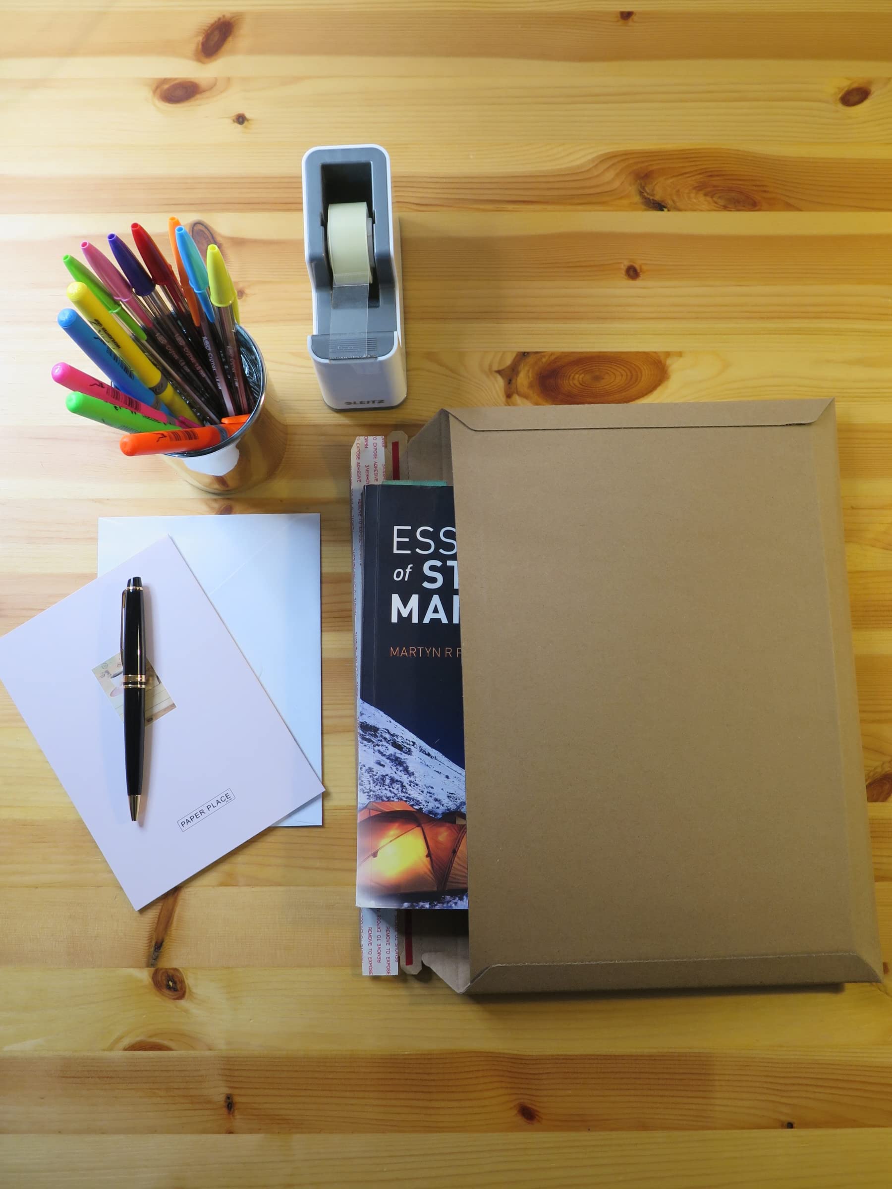 Lot de 15 enveloppes en carton A4 - Capacité extensible - 400 g/m² - Avec bande adhésive - Rigide et robuste - Ouverture par déchirure et bande - Rigide pour envoi de lettres Royal Mail (15)