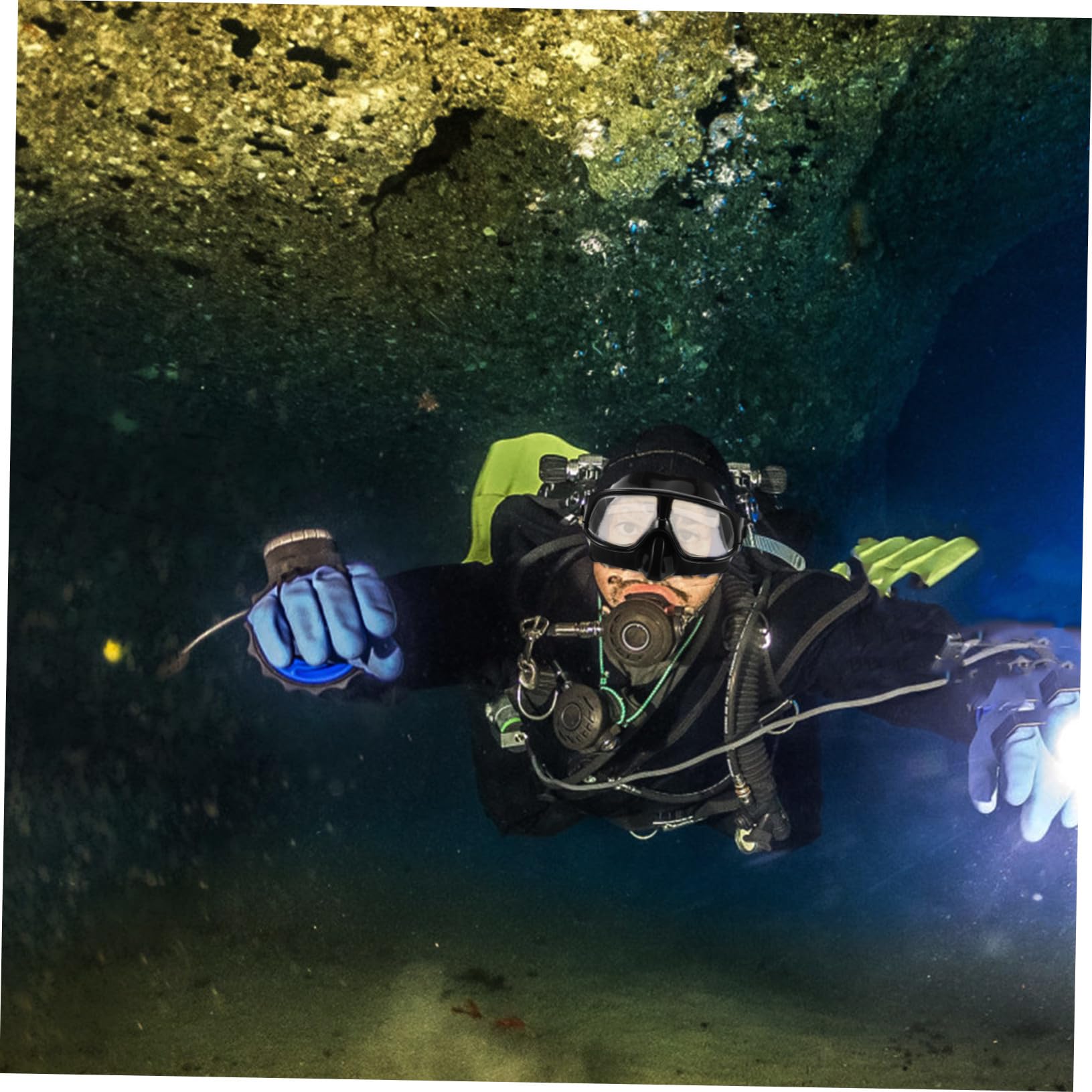 Máscara de Snorkel de Gran Visión Volumen para Adultos | Silicona Negra, Uso en Piscina y Snorkel, Diseño con Cubierta Nasal y Ajuste Cómodo