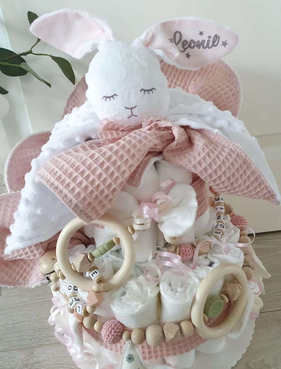 Windeltorte XXXL mit Namen - Kuscheltier süßer Hase - Schnullerkette Greifling Kinderwagenkette - Geschenk, Babyparty, Geburt Taufe + Gratis Grußkarte (Katze Kätzchen rosa)
