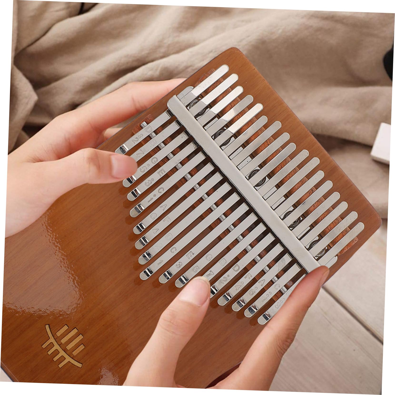 Toyvian Pianoforte per Dita 17-toni Kalimba in Legno e Metallo per Principianti, Strumento Musicale Portatile Martello Accordatore
