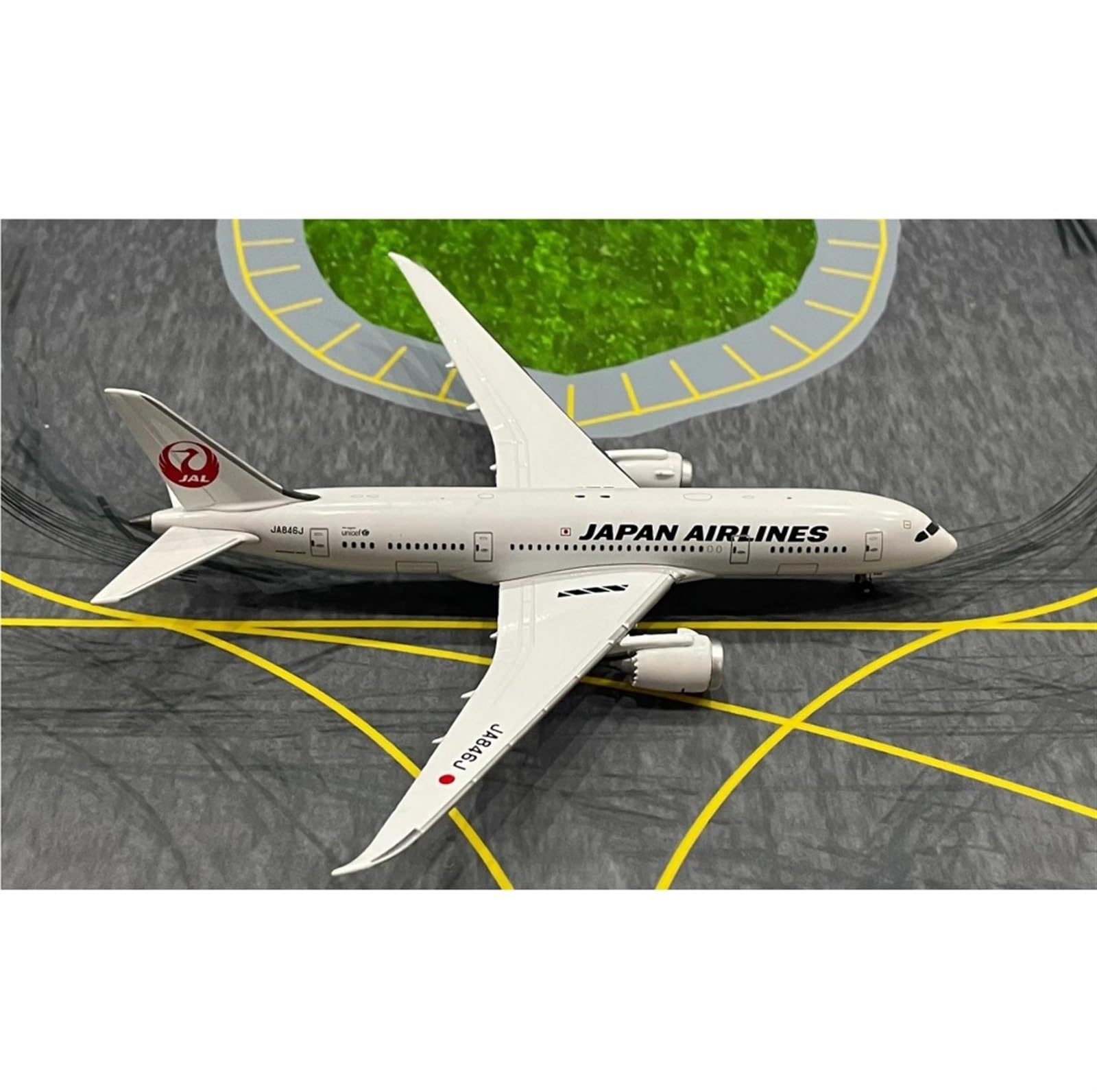 Amazon.co.jp: Decorate Airplane 1: 400 日本 JA B787-8 JA846J ダイ