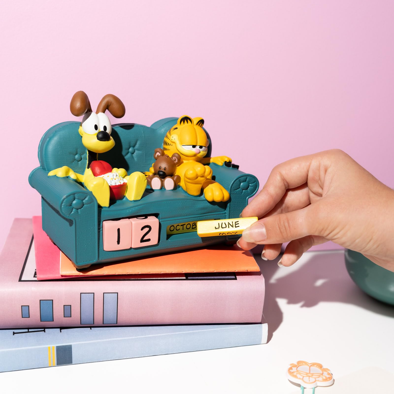 Grupo Erik Perpetual Calendar - Garfield Gifts For Cat Lovers | Desk Calendar, Home Office Desk Accessories, Home Decor Accessories | Dog & Cat Gifts