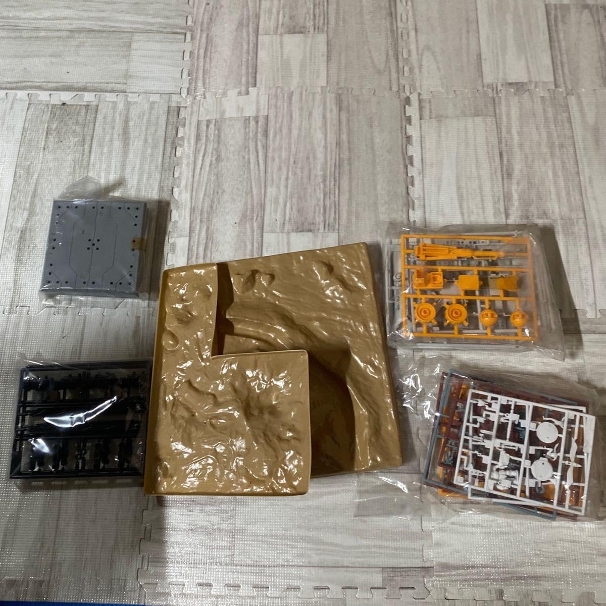 Amazon.co.jp: 30000スタ 未組立 メカ生体ゾイド ZOIDS 前戦基地セット