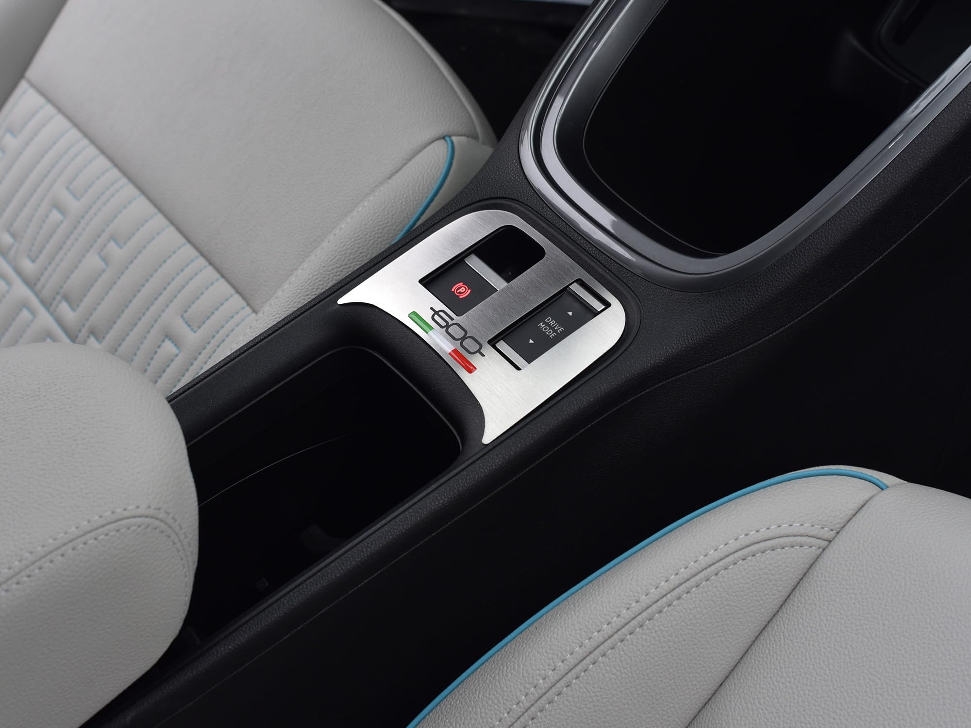 Copertura In Acciaio per Fiat.600 600e | Decorazione per Console Centrale | 1 Pezzo Inox Elettrica Hybrid RED (RED) LA PRIMA 600 Accessori Tuning Kit Ricambi
