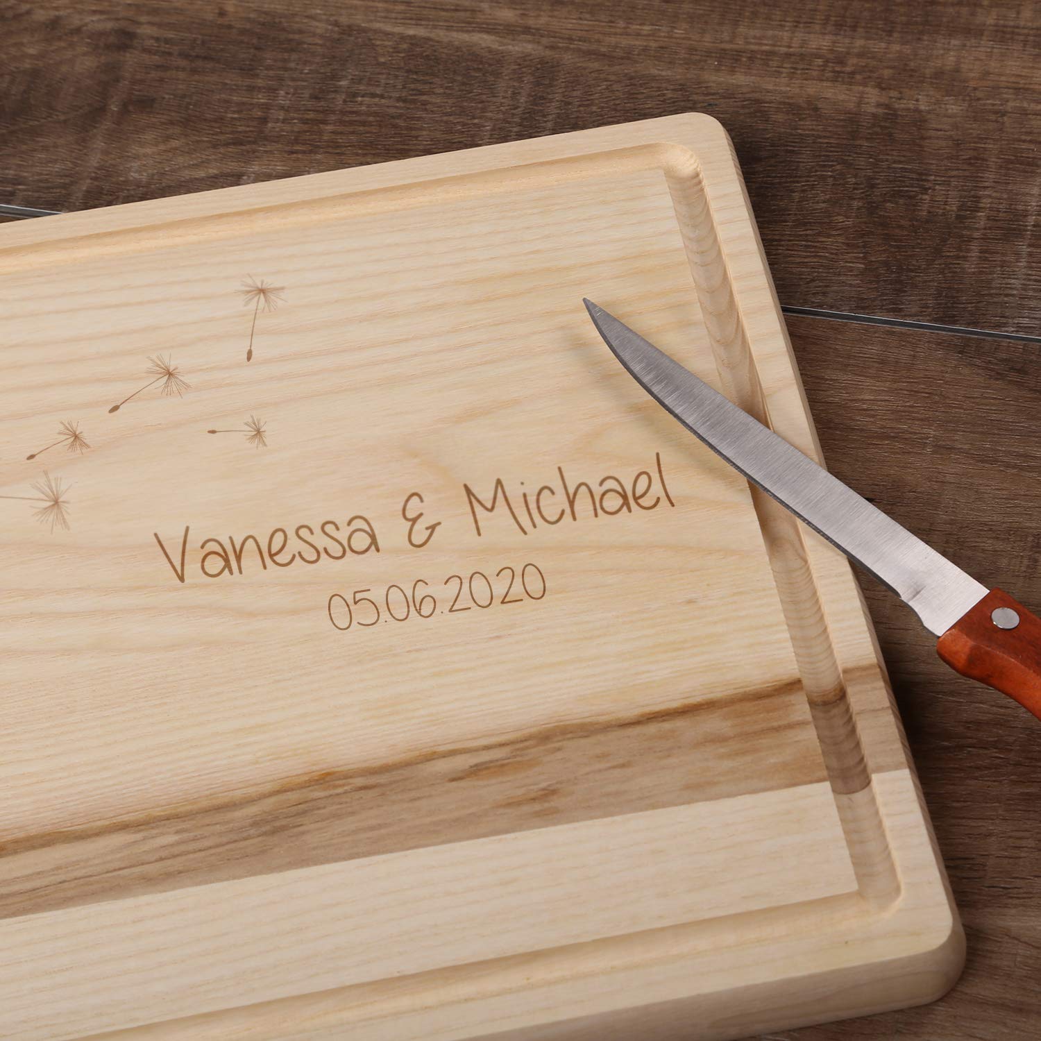 FORYOU24 Holz Schneidebrett hell mit Gravur Motiv 12 - personalisiert mit Wunsch-Namen Küchenbrett graviert als Geschenkidee zur Hochzeit