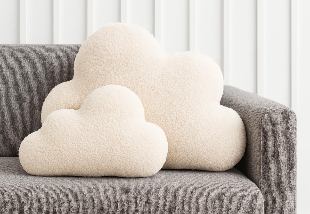 DEKOKISSEN Boucle Kuschelkissen Wolke XXL GROß 60x35 cm, Flauschiges Deko Kissen Wolkenform Geschenk für Baby & Kinderzimmer Weihnachten Mädchen & Jungen Babyshower beige Creme