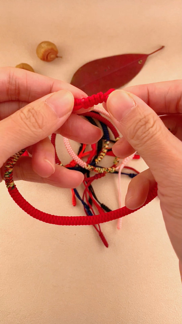 Pulseras de cuerda roja hechas a mano para pareja miniatura 7