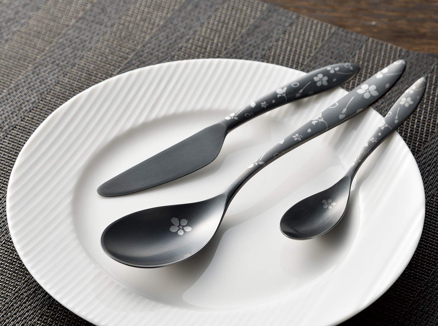 よこやま 燕人の匠 ブラック 桜吟・カトラリー 9pcs ECTB-1501 Amazon｜よこやま カトラリーセット 燕人の匠 ブラック 桜吟