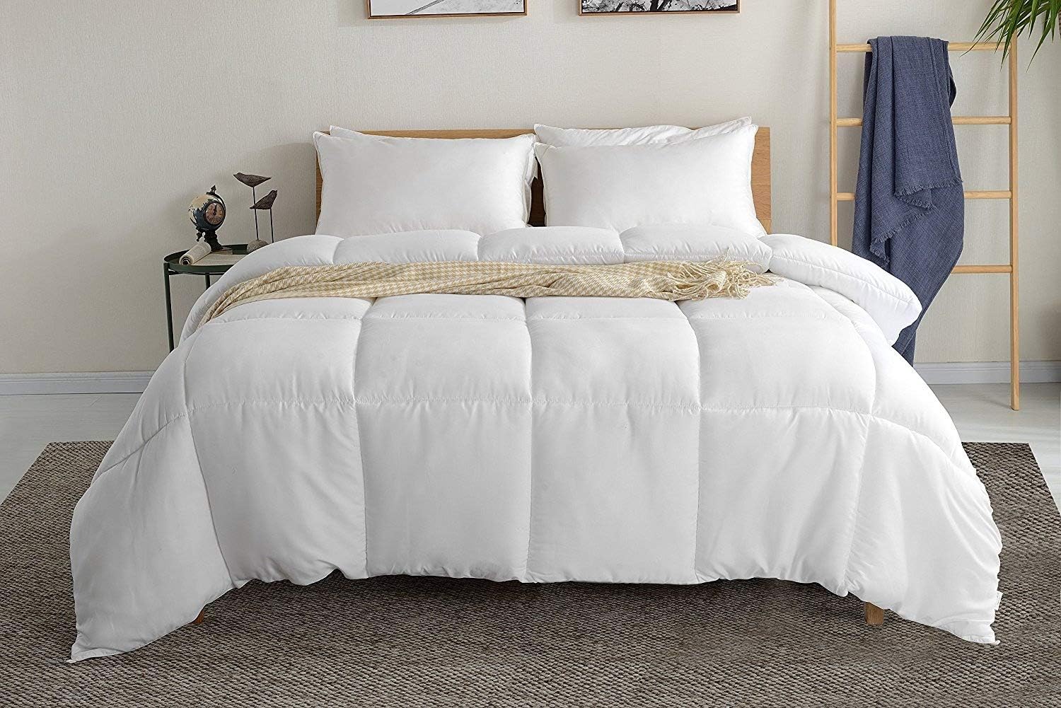 Red Nomad White Quilted Comforter Duvet Insert - Queen Size Duvet Insert with Corner Tabs - Plush Silicon Fiber Down Alternative Filling, Box Stitched Comforter