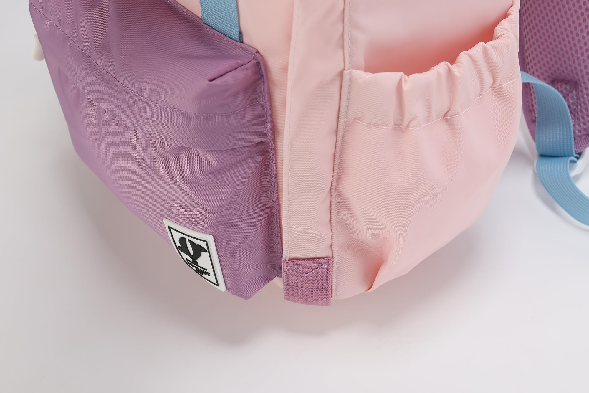 Sac à dos ultra léger et imperméable pour fille garçon de 3 ans à 10 ans, Cartable 10L pour maternelle primaire, Matière écologique sans PFC en Nylon de haute qualité. Conçu pour scolaire et voyage.
